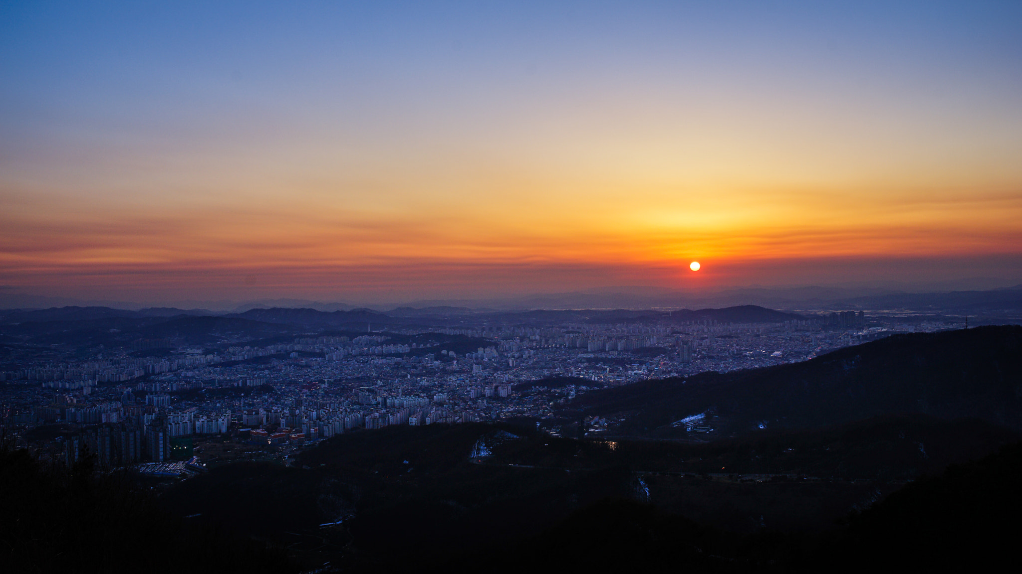 Sony a7 II + 35mm F1.4 sample photo. 것대산 photography