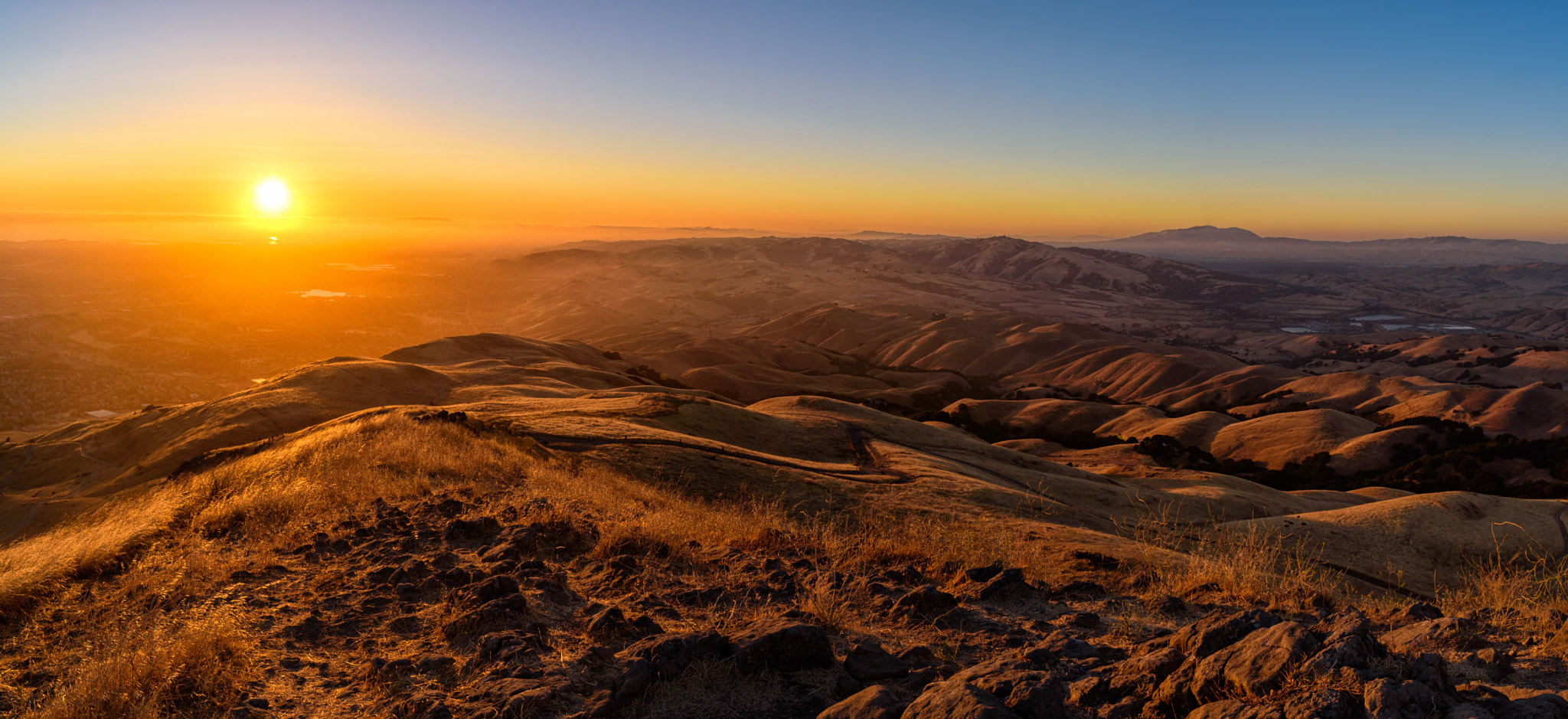 ZEISS Milvus 21mm F2.8 sample photo. Sunset at mission peak photography