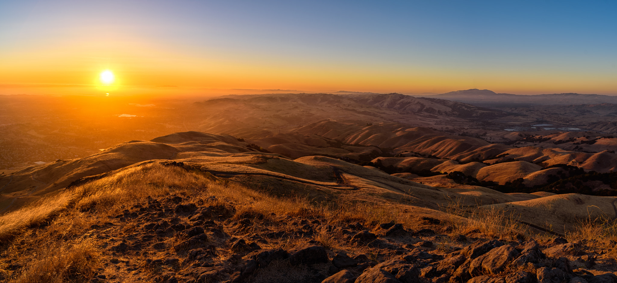 Nikon D750 + ZEISS Milvus 21mm F2.8 sample photo. Sunset at mission peak photography