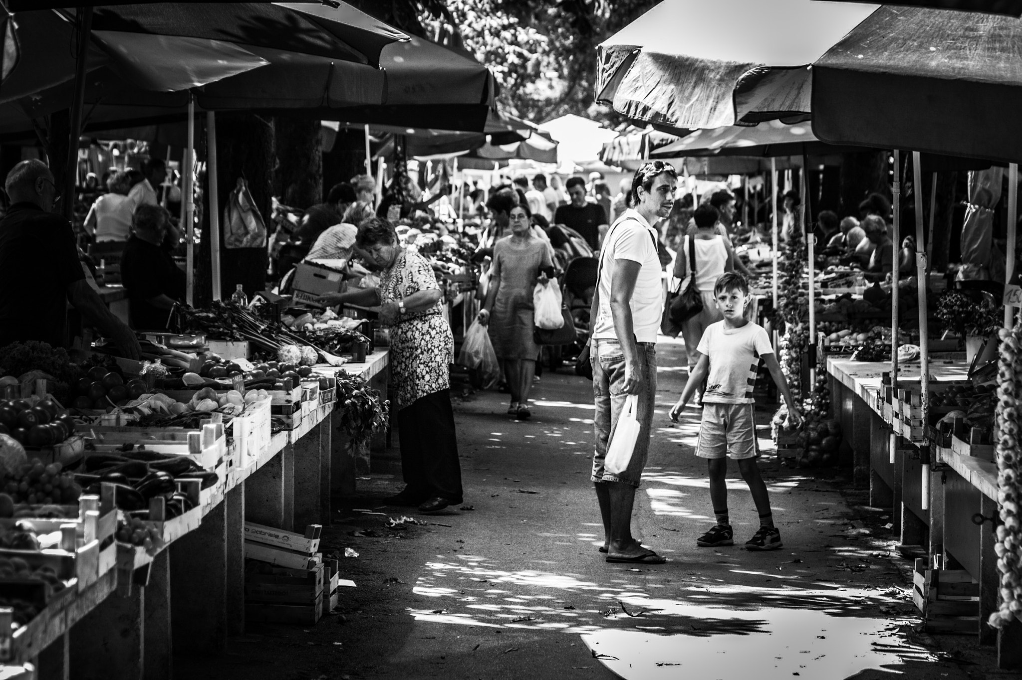 Canon EF 70-300mm F4-5.6 IS USM sample photo. Market life in pula photography