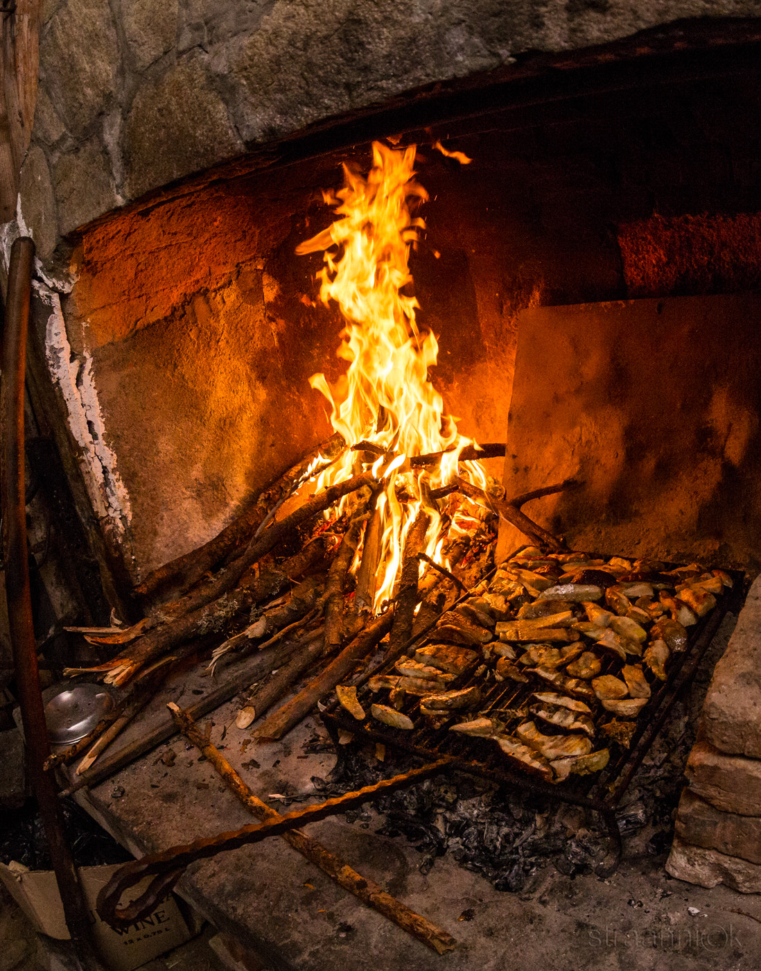 Canon EOS 6D + Canon EF 8-15mm F4L Fisheye USM sample photo. Rustic dinner photography