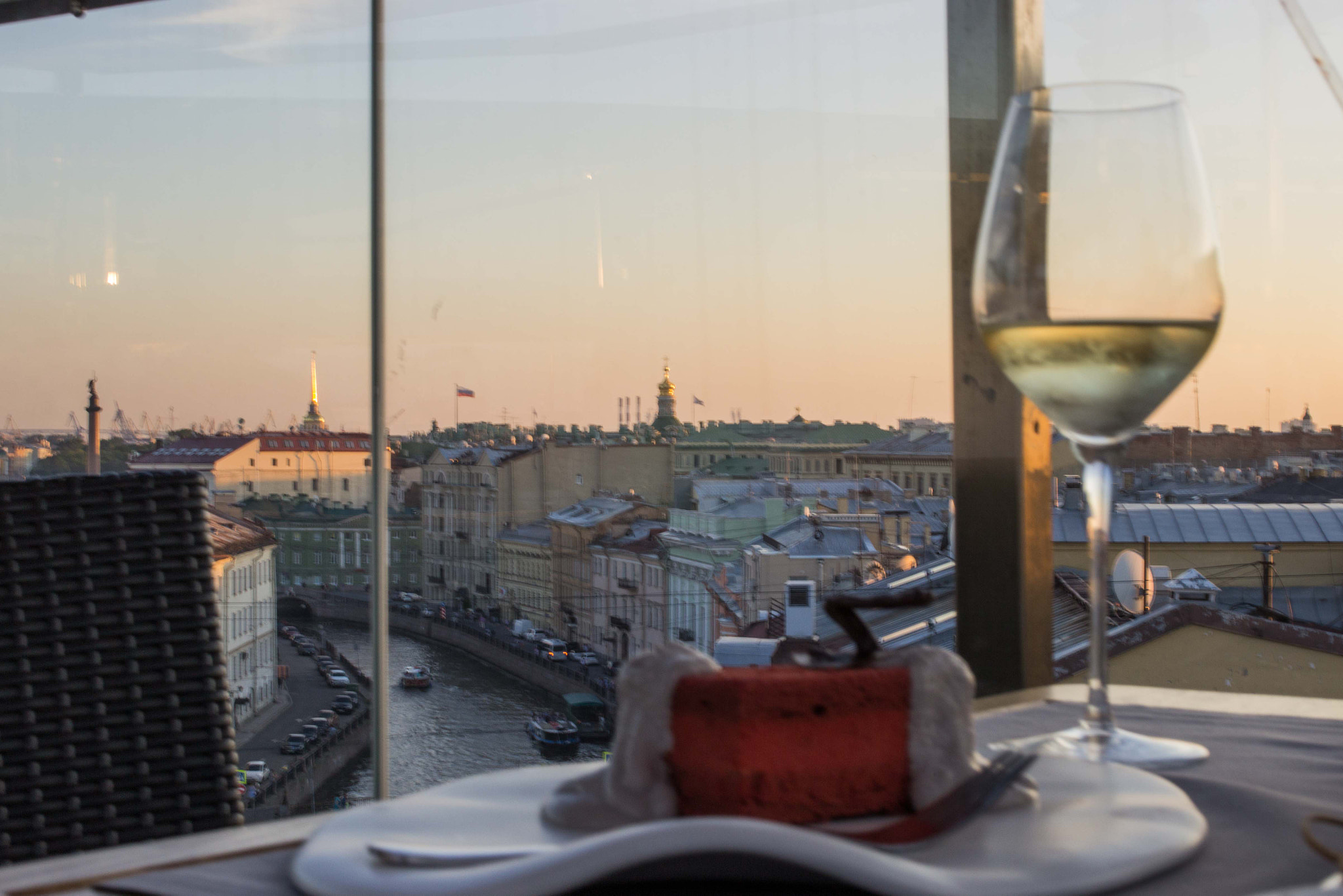 Canon EOS 600D (Rebel EOS T3i / EOS Kiss X5) + Sigma 35mm F1.4 DG HSM Art sample photo. Piter... photography