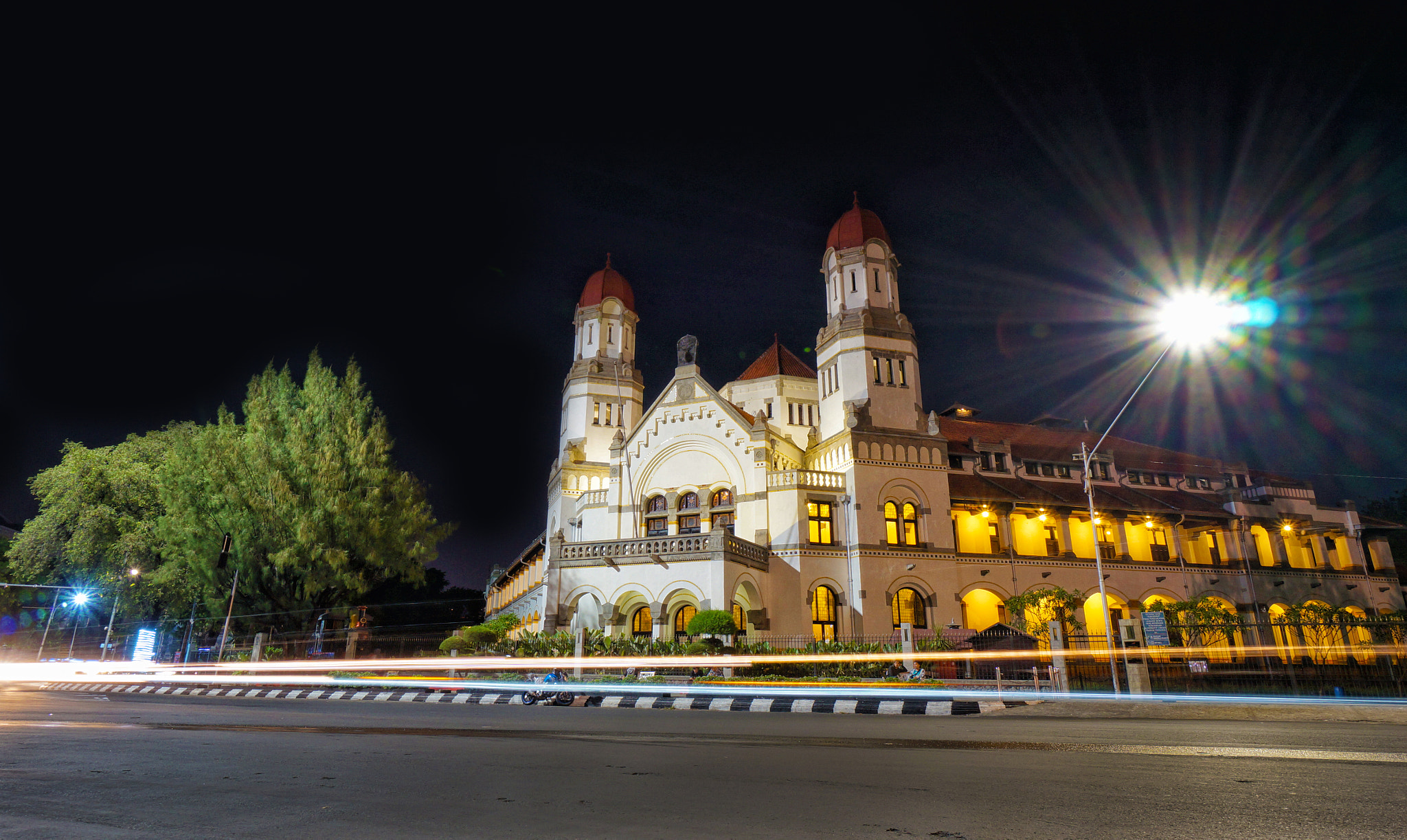 Sony E 10-18mm F4 OSS sample photo. Lawang sewu photography