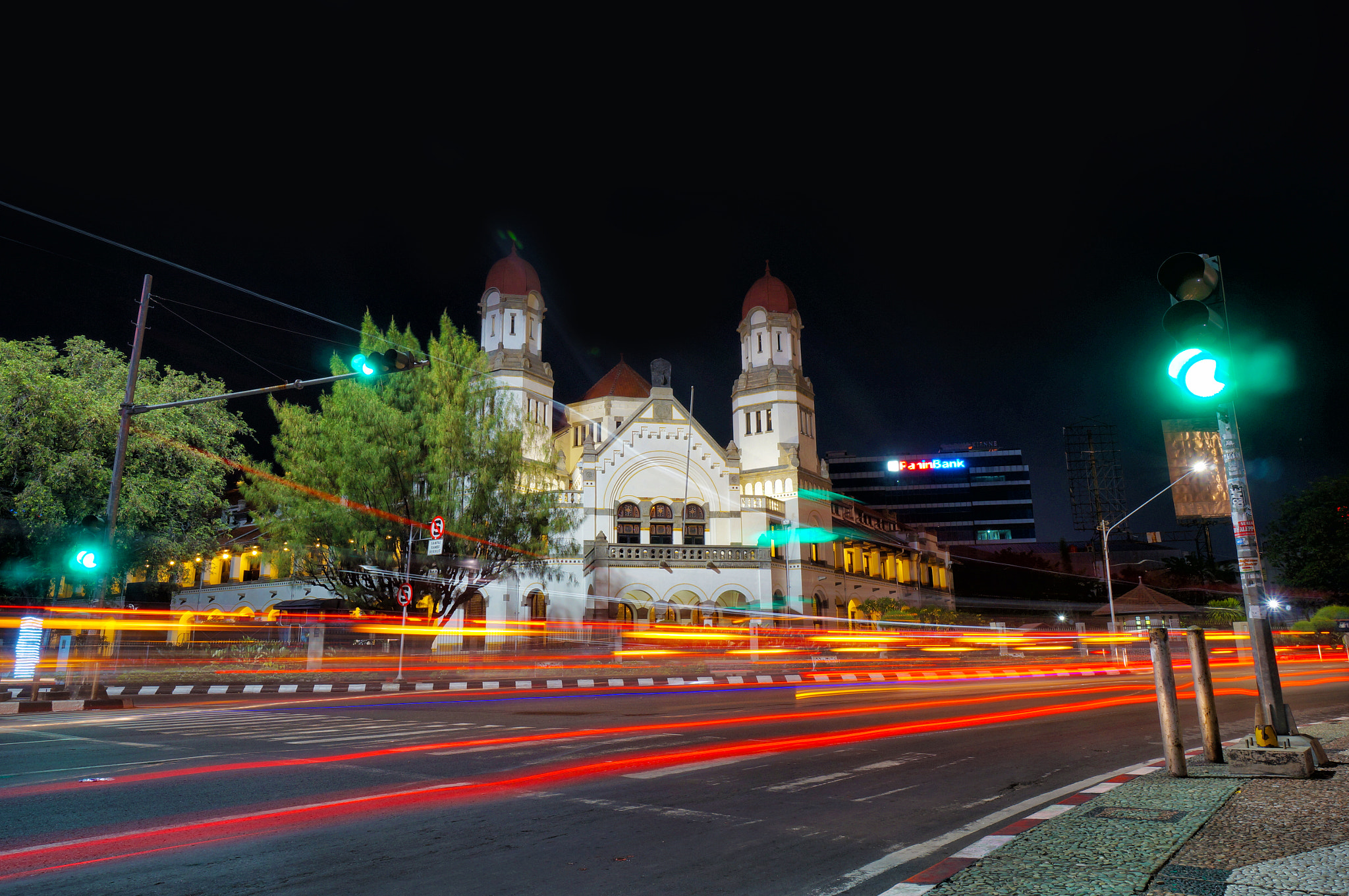 Sony Alpha NEX-6 + Sony E 10-18mm F4 OSS sample photo. Lawang sewu photography