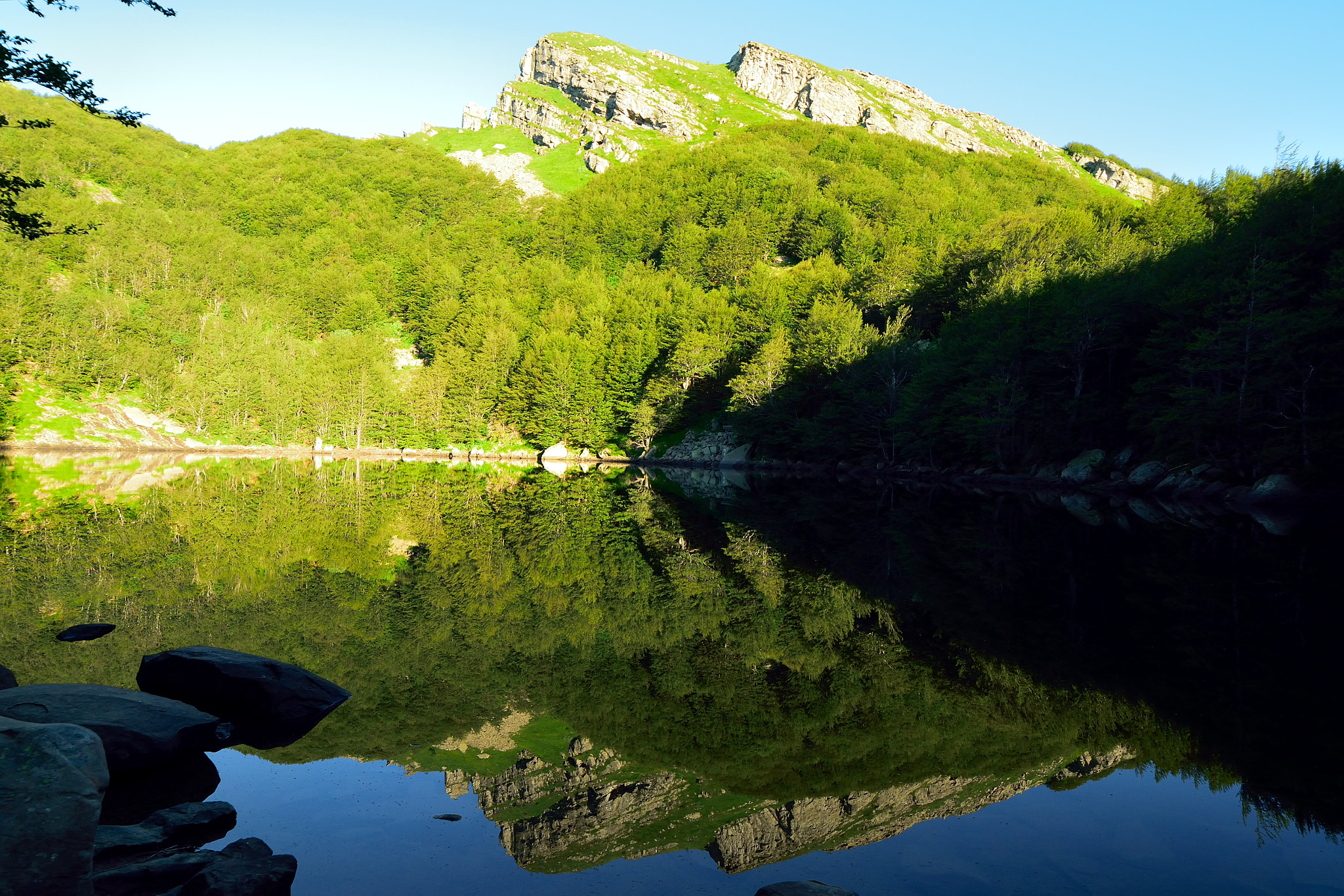 Samyang 14mm F2.8 ED AS IF UMC sample photo. Mountain is reflection photography