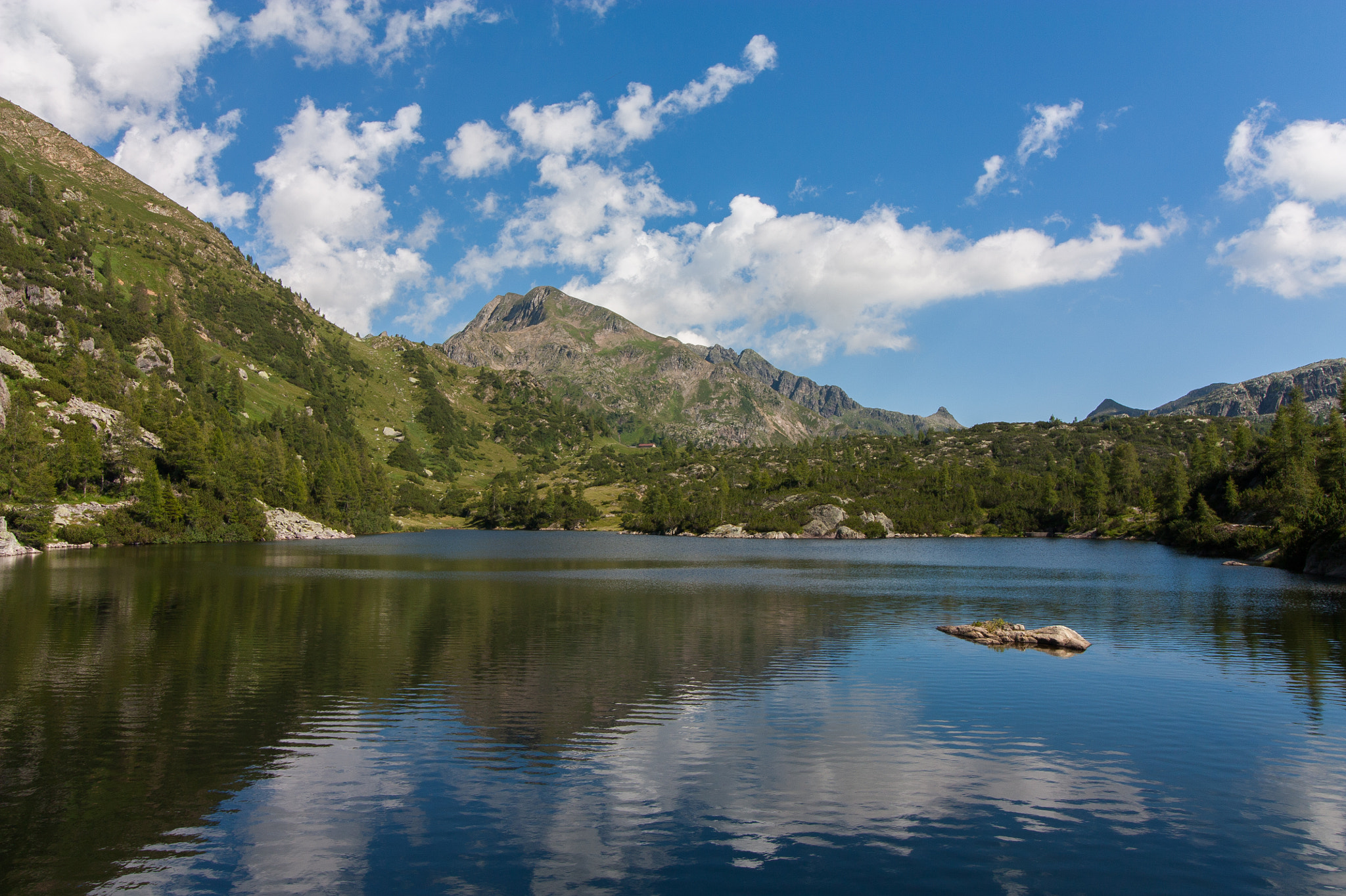 Canon EOS 450D (EOS Rebel XSi / EOS Kiss X2) sample photo. Becco lake - alta val brembana (bg - italy) photography
