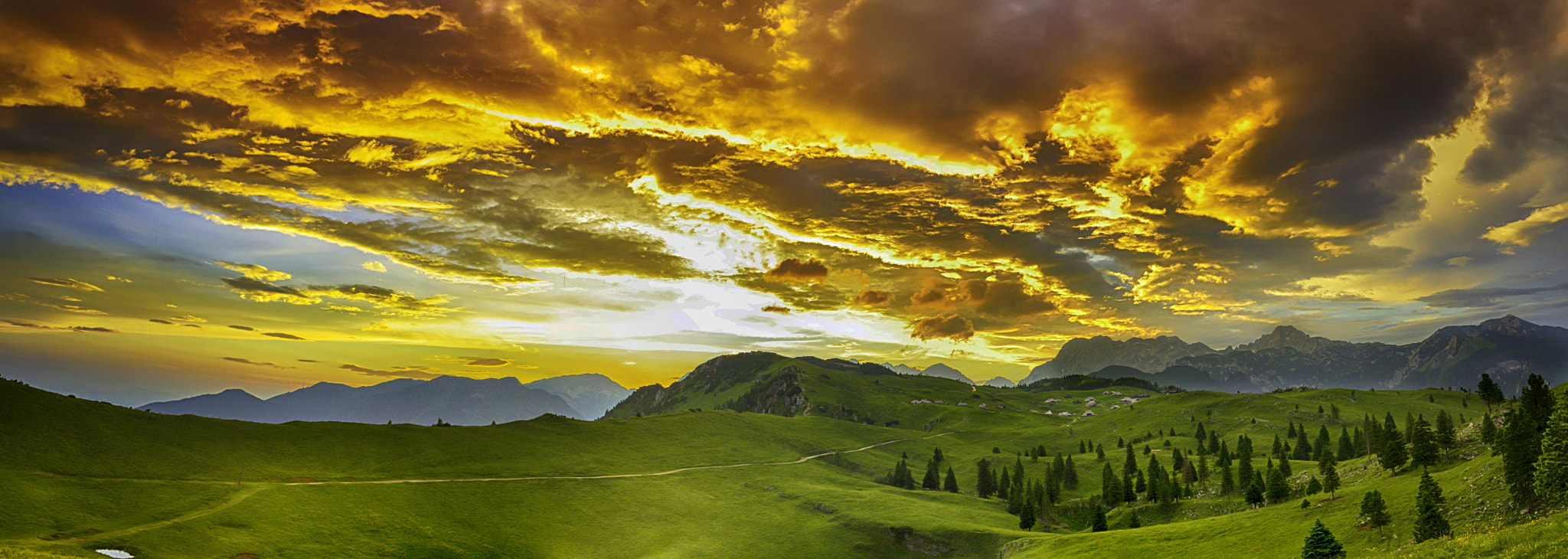 Pentax smc DA 18-55mm F3.5-5.6 AL WR sample photo. Panorama velika planina photography