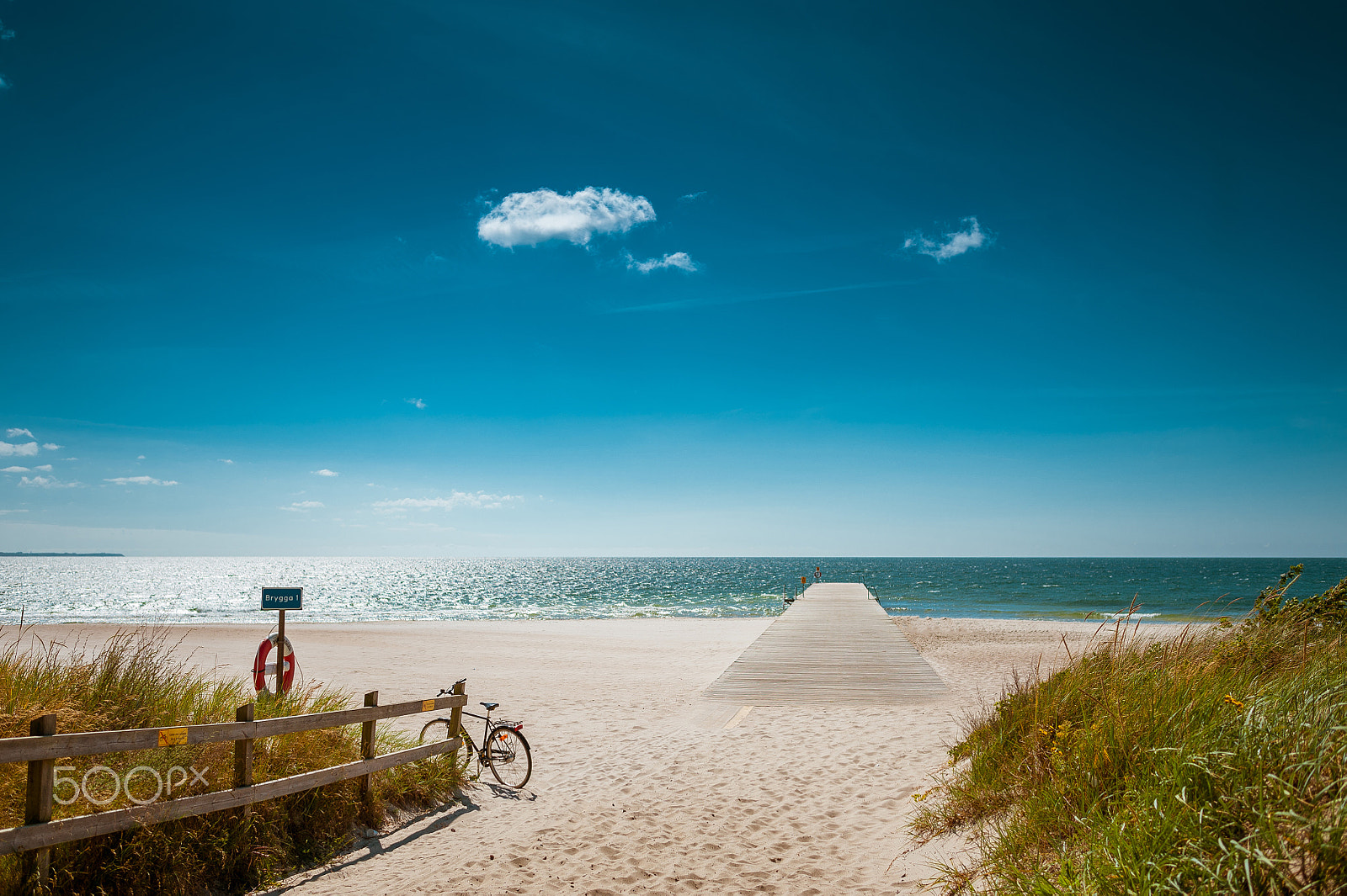 Nikon D700 + Nikon AF-S Nikkor 28mm F1.8G sample photo. Perfect beach photography