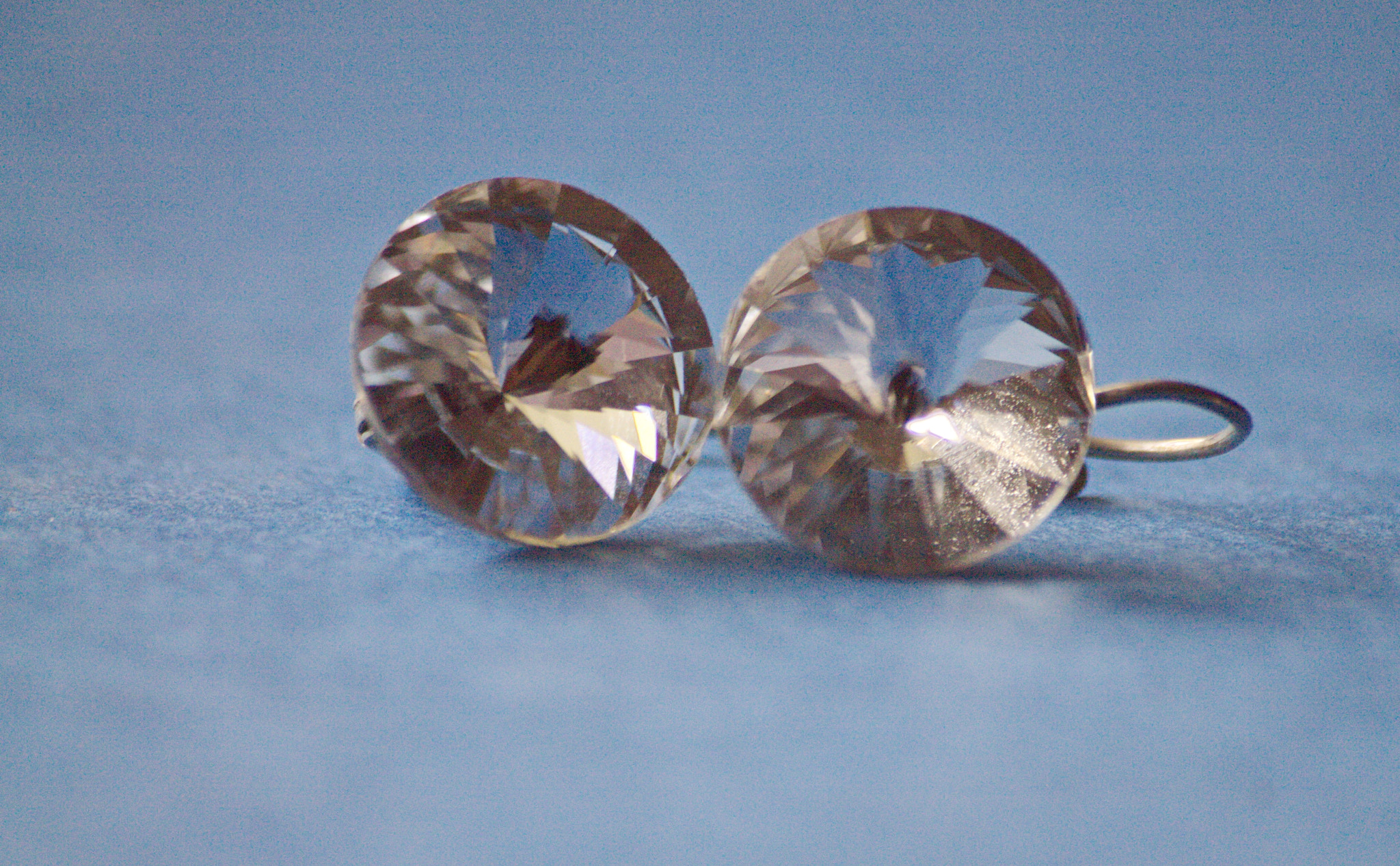 Sigma 70-300mm F4-5.6 APO DG Macro sample photo. Earrings photography