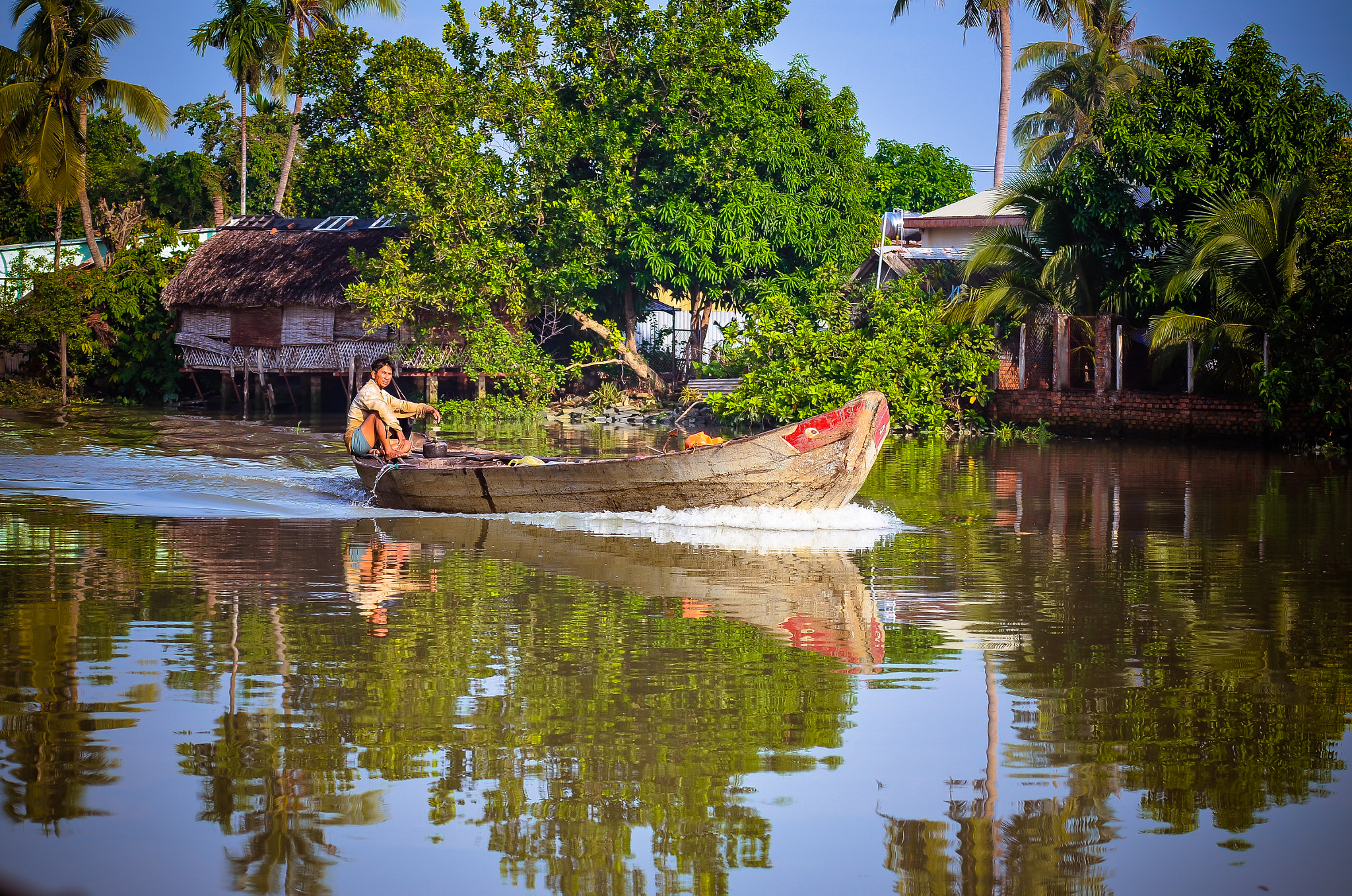 Nikon D7000 + AF Nikkor 70-210mm f/4-5.6D sample photo. Nang tinh song nuoc photography