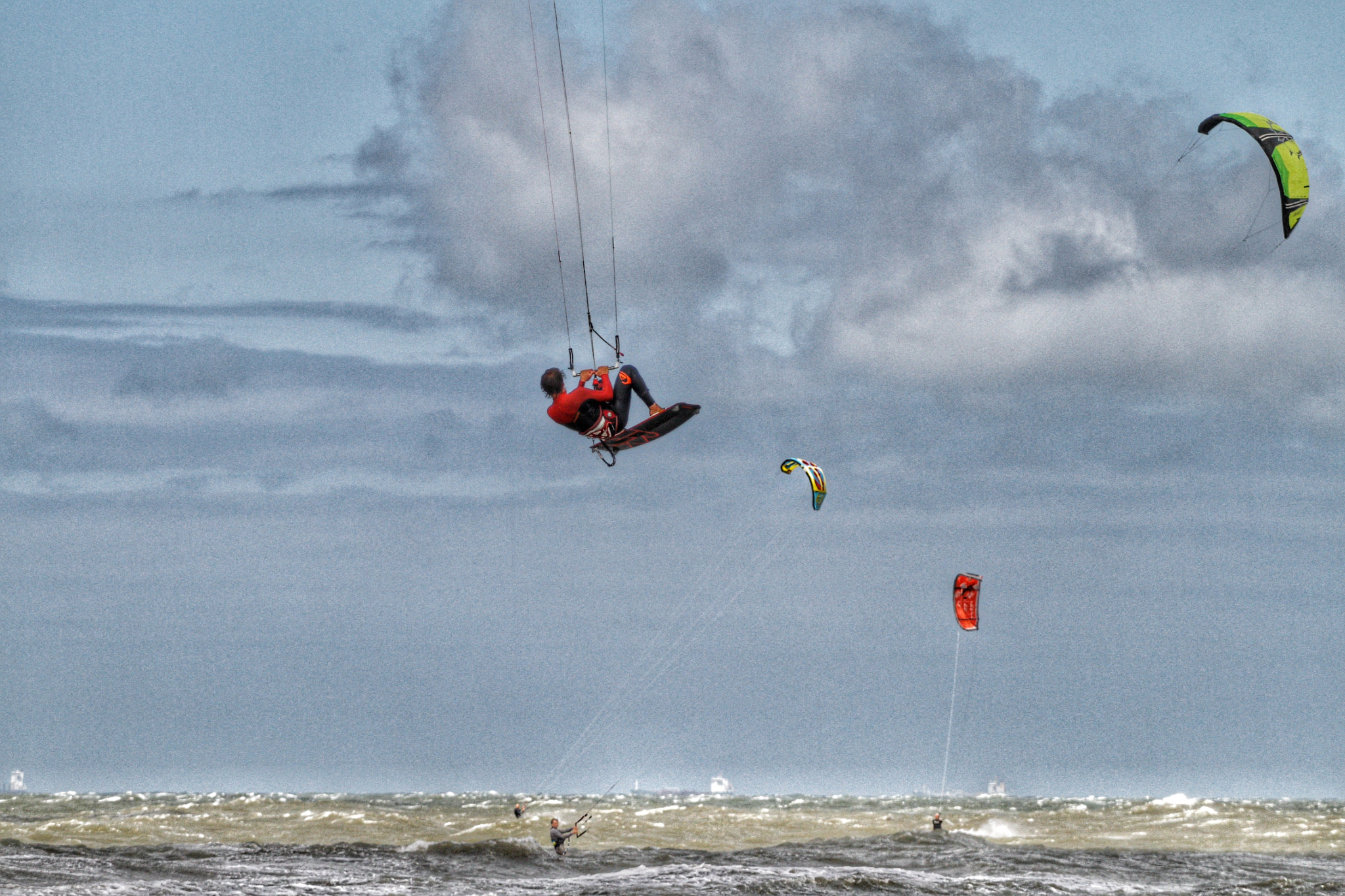 Canon EOS 7D + Canon EF 70-200mm F4L USM sample photo. Kitesurfing airtime scheveningen photography