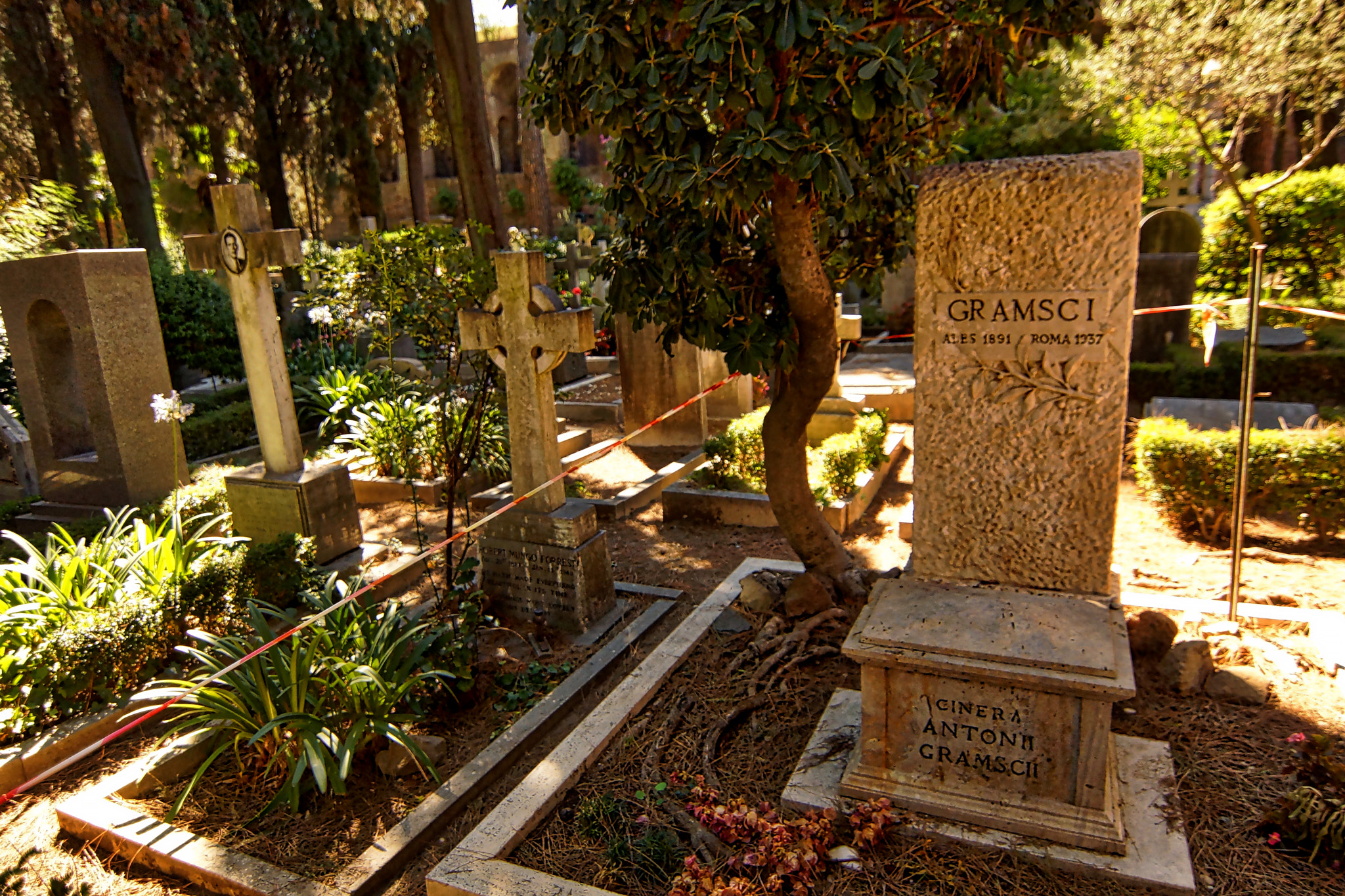 20mm F2.8 sample photo. Spoon river in rome photography