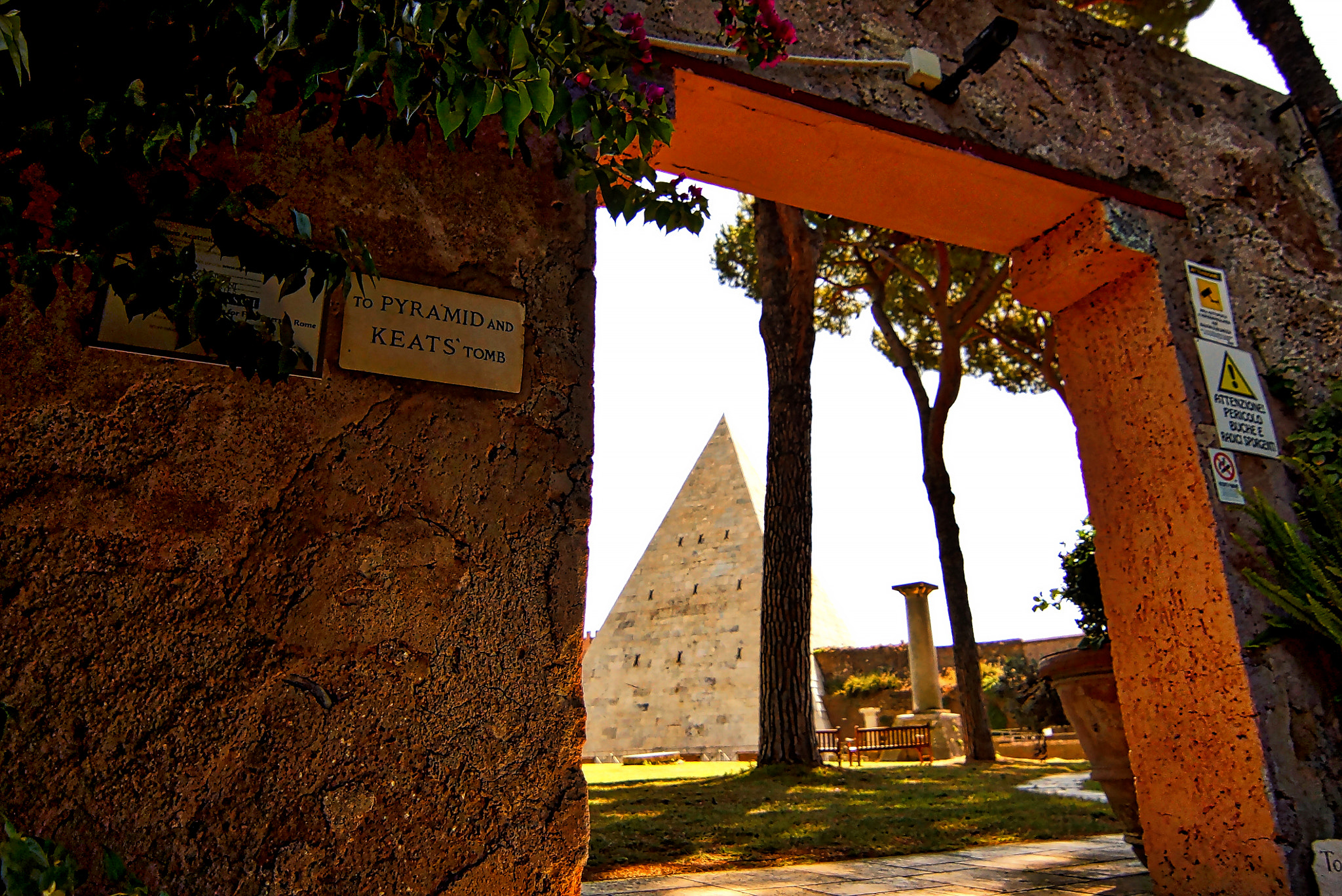 20mm F2.8 sample photo. Spoon river in rome photography