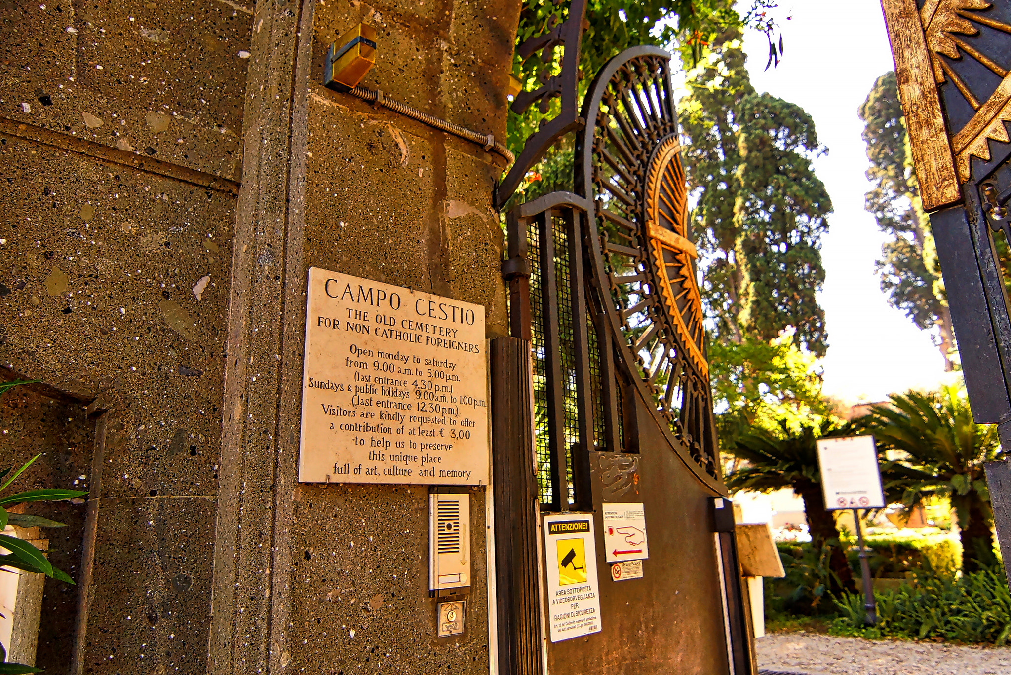 Sony SLT-A65 (SLT-A65V) + 20mm F2.8 sample photo. Spoon river in rome photography