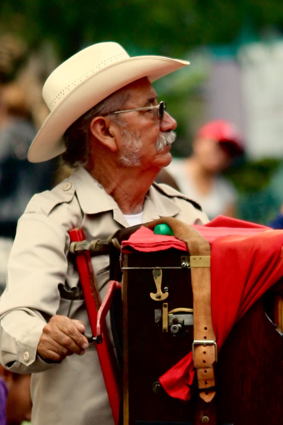 Canon 150-500mm sample photo. Playing music photography