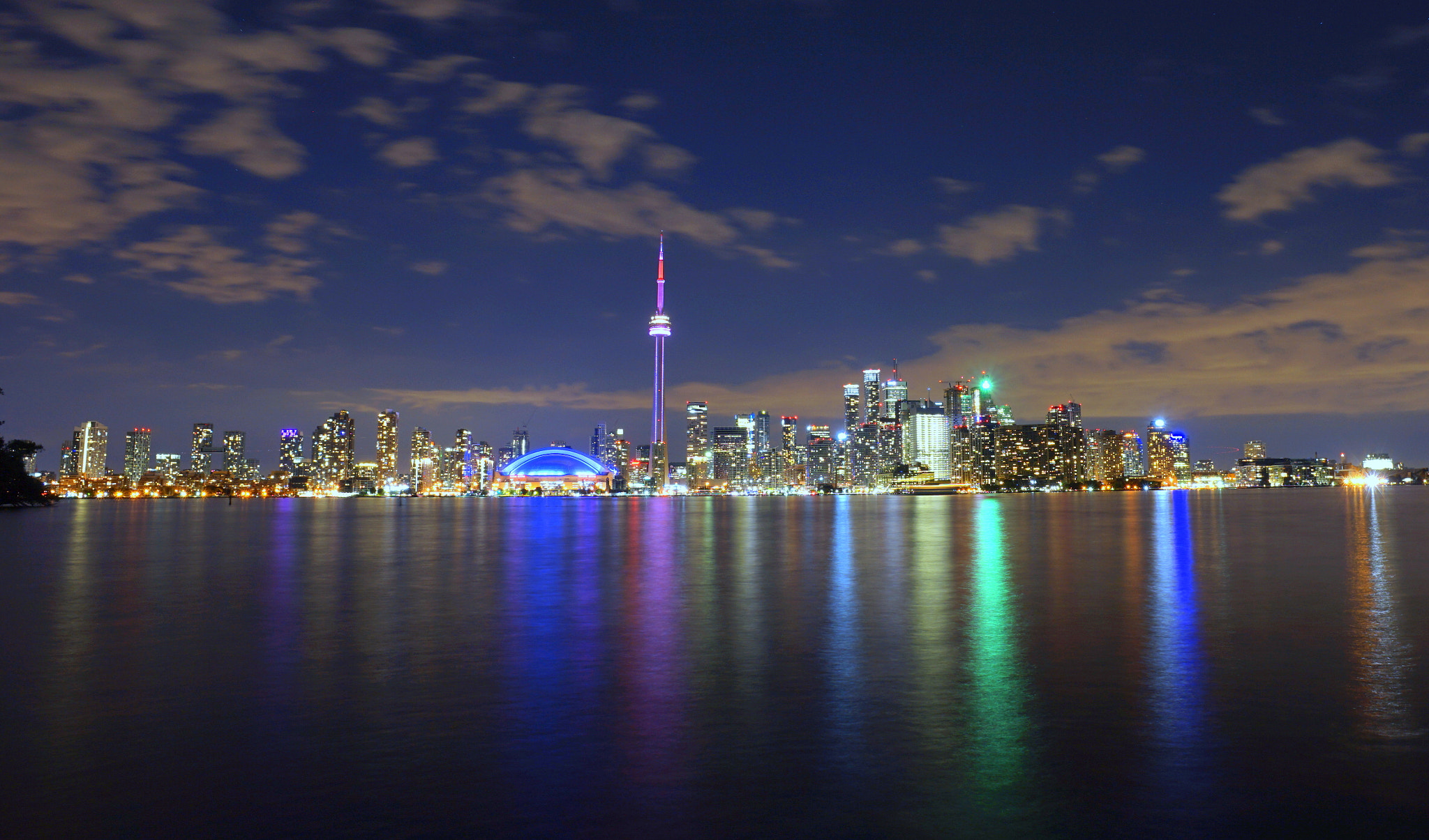 Sony a7 II + Sony 20mm F2.8 sample photo. Toronto @ night photography
