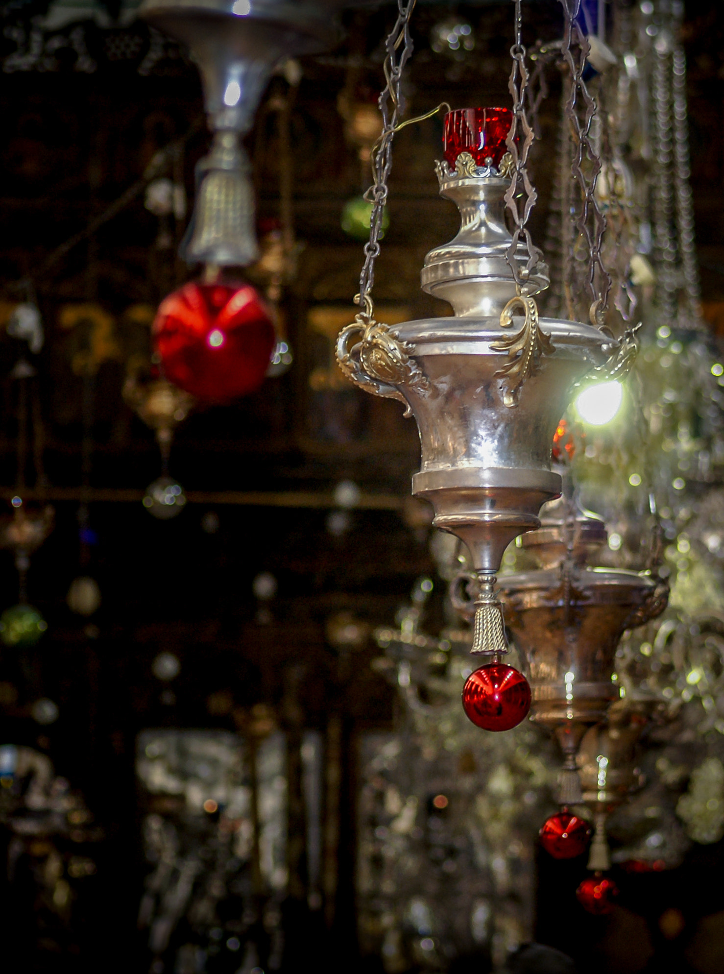 KONICA MINOLTA MAXXUM 5D sample photo. Church lights photography