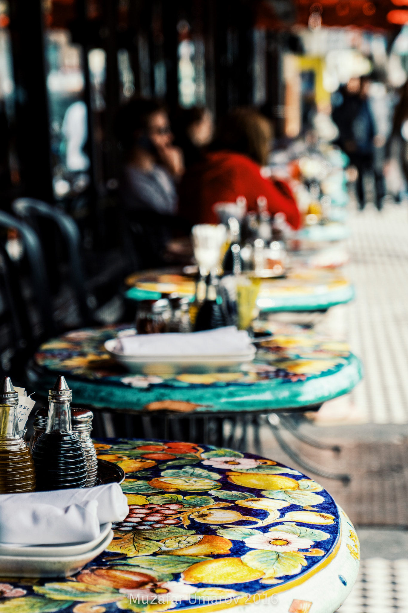 Sony a6300 + Sony Vario Tessar T* FE 24-70mm F4 ZA OSS sample photo. You can only sit on one side photography