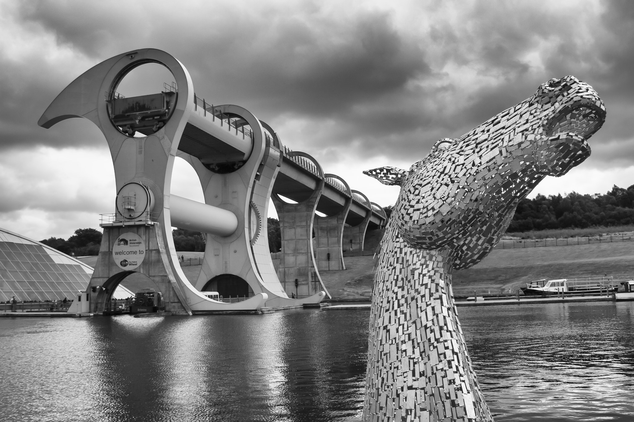 Canon EOS-1D Mark II sample photo. Falkirk wheel and kelpie up head photography