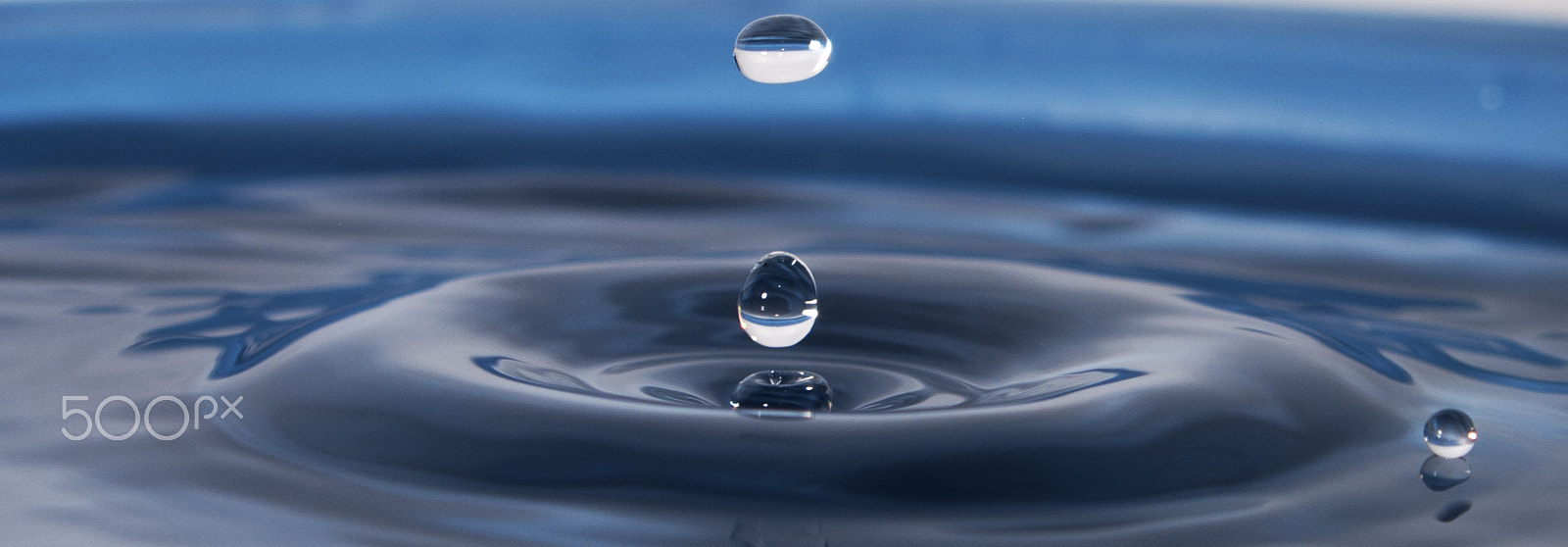 Pentax K20D sample photo. A drop of water photography