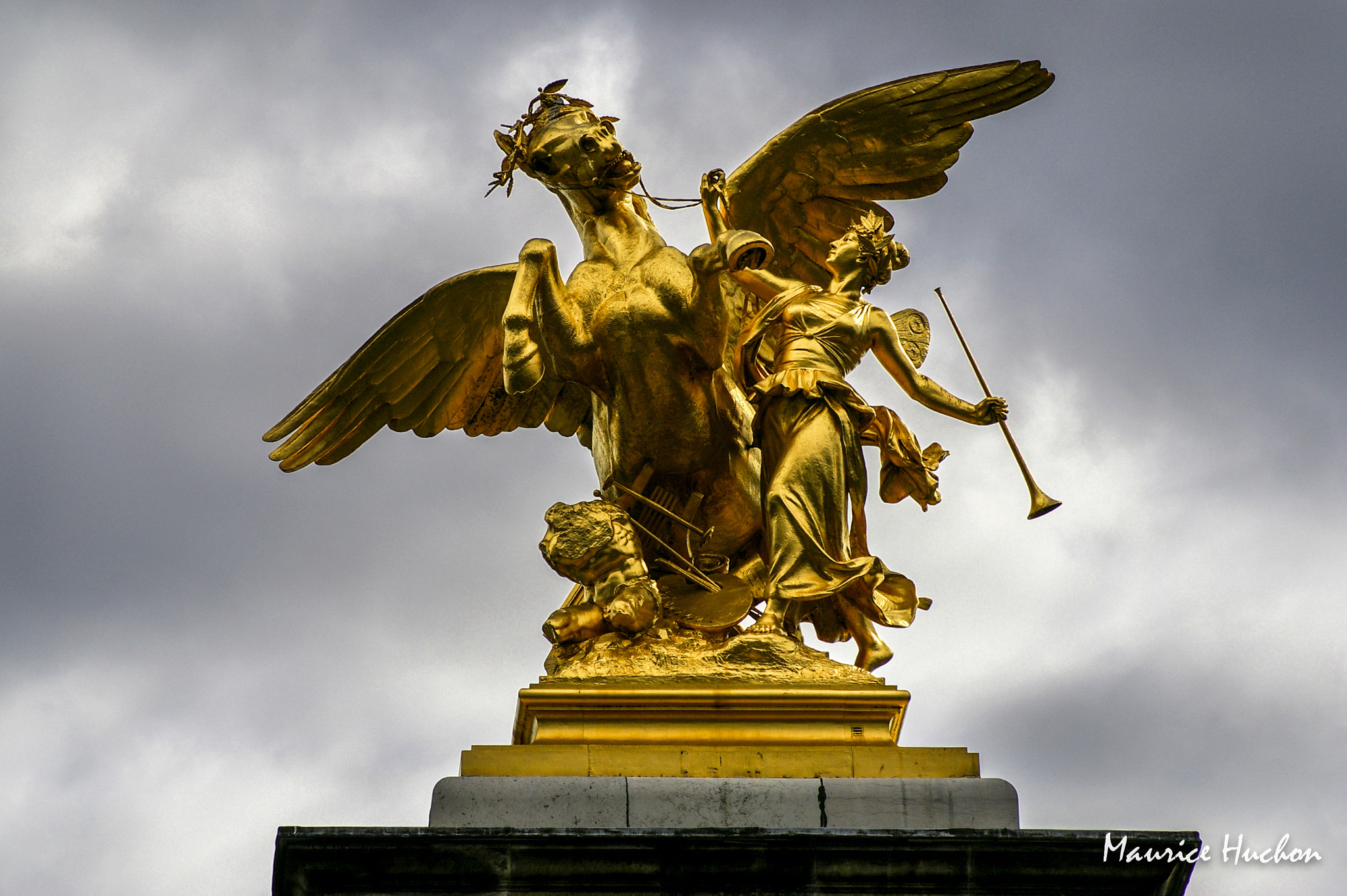 Pentax K100D Super + Tamron AF 70-300mm F4-5.6 Di LD Macro sample photo. Pont alexandre 3 (paris) photography