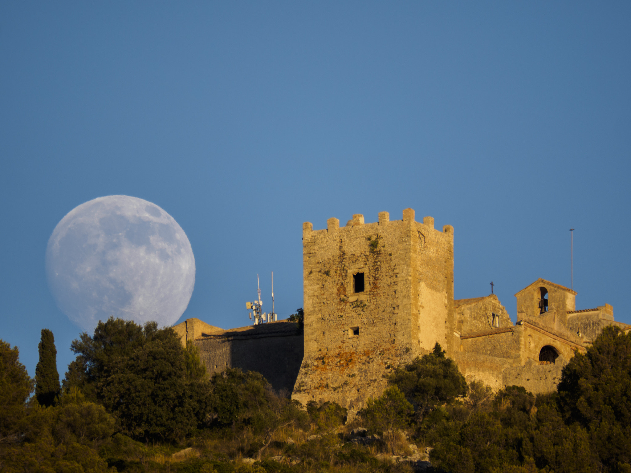 Olympus OM-D E-M1 + SIGMA 50-500mm F4-6.3 DG HSM sample photo. Puig de maria pollença photography