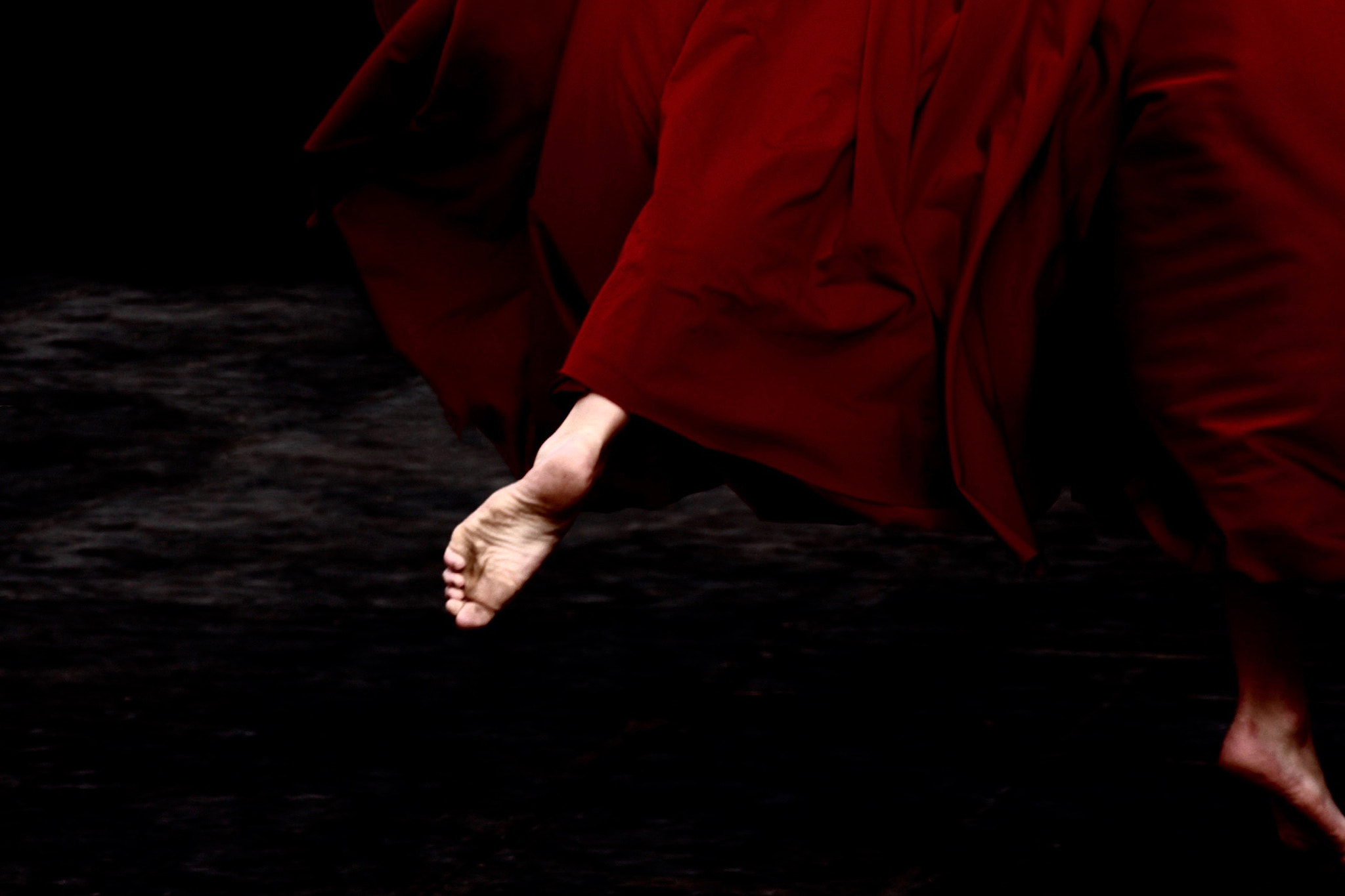 Canon EOS 60D + Canon EF 80-200mm f/2.8L sample photo. Dancer jumps photography
