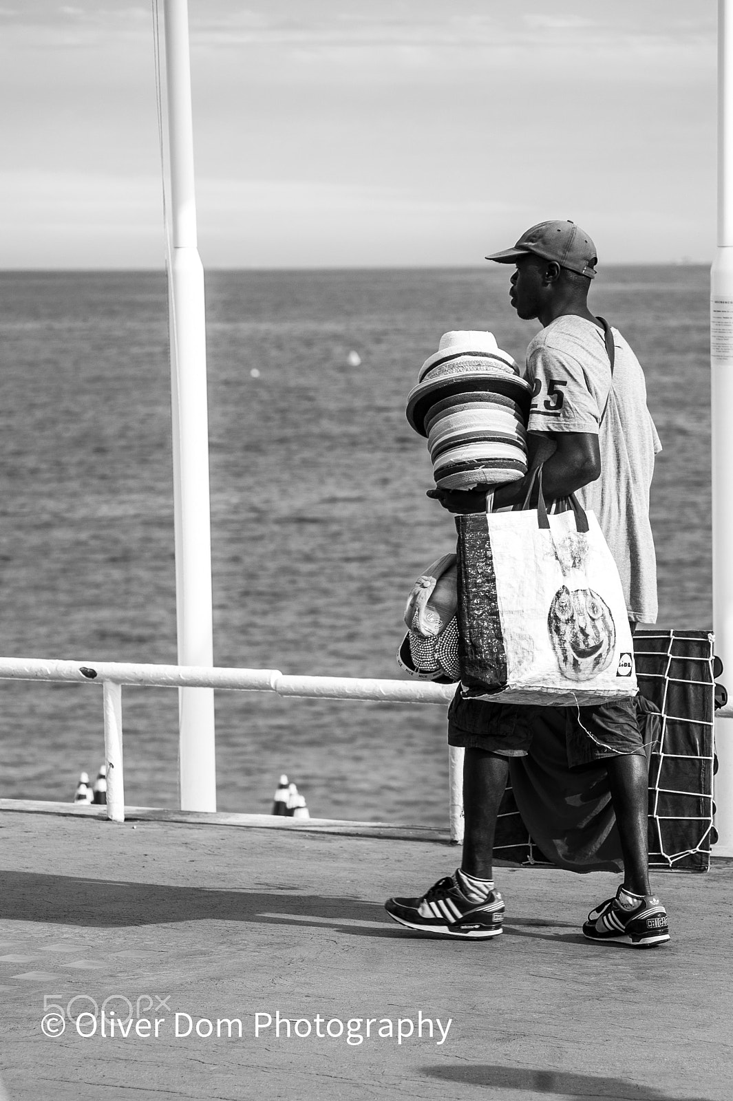 Nikon D700 + AF Nikkor 70-210mm f/4-5.6 sample photo. The walk. photography