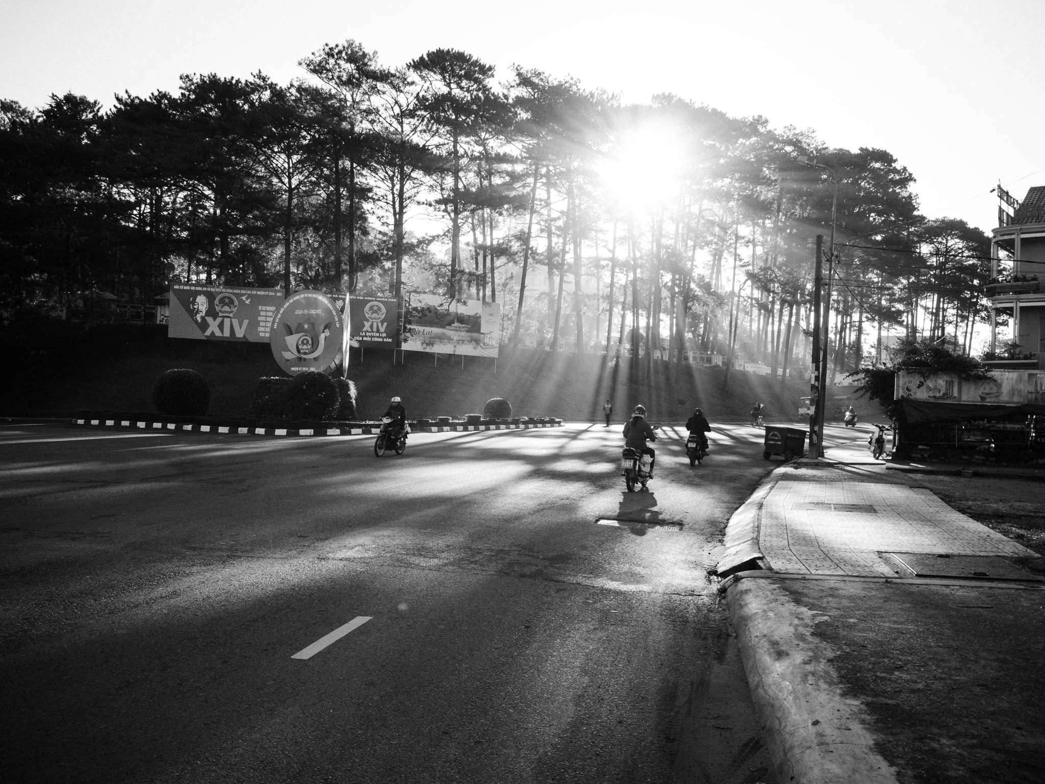 Olympus OM-D E-M5 + Panasonic Lumix G 14mm F2.5 ASPH sample photo. Good morning photography