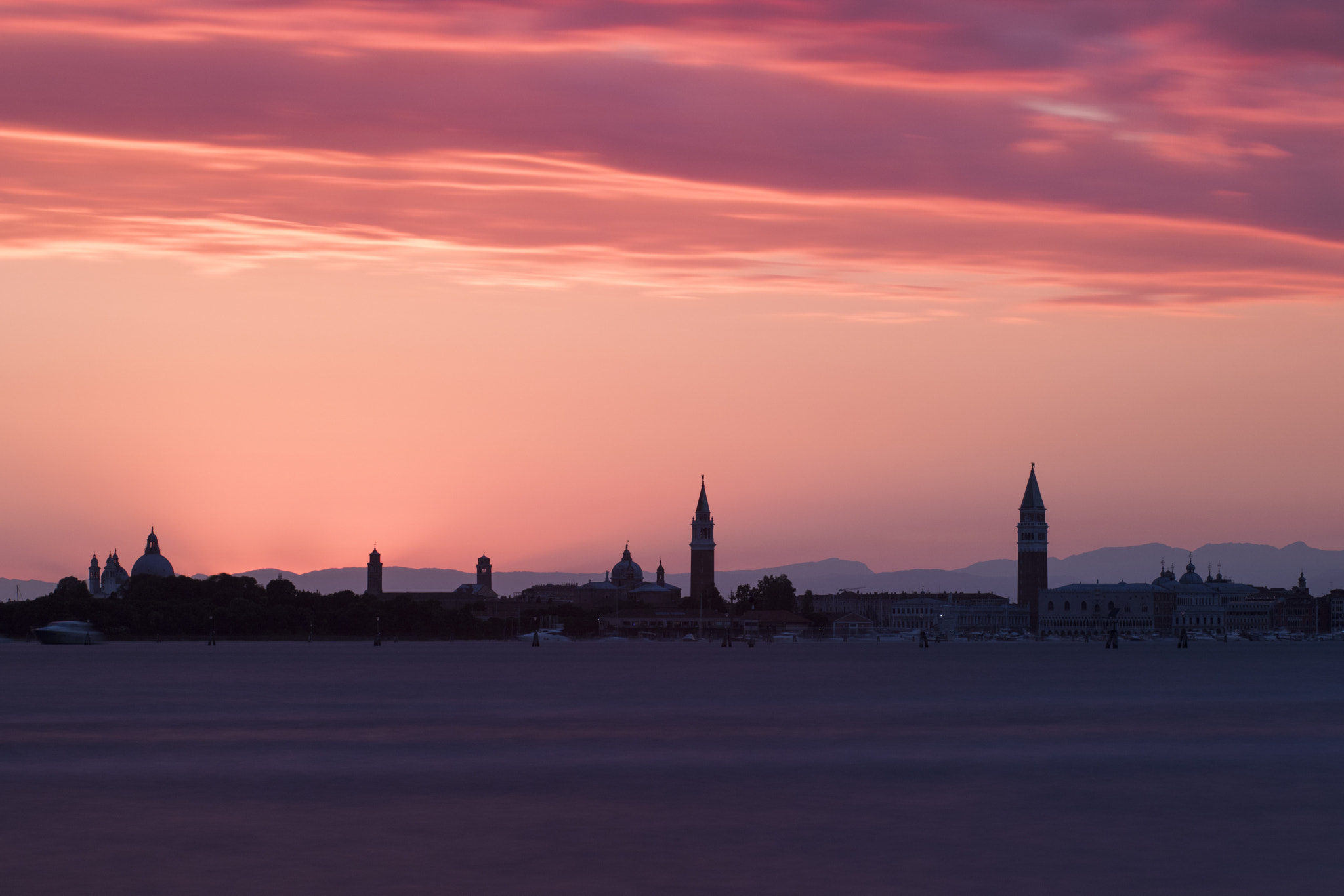 Canon EOS 750D (EOS Rebel T6i / EOS Kiss X8i) + Canon EF 85mm F1.8 USM sample photo. Venice scapes photography