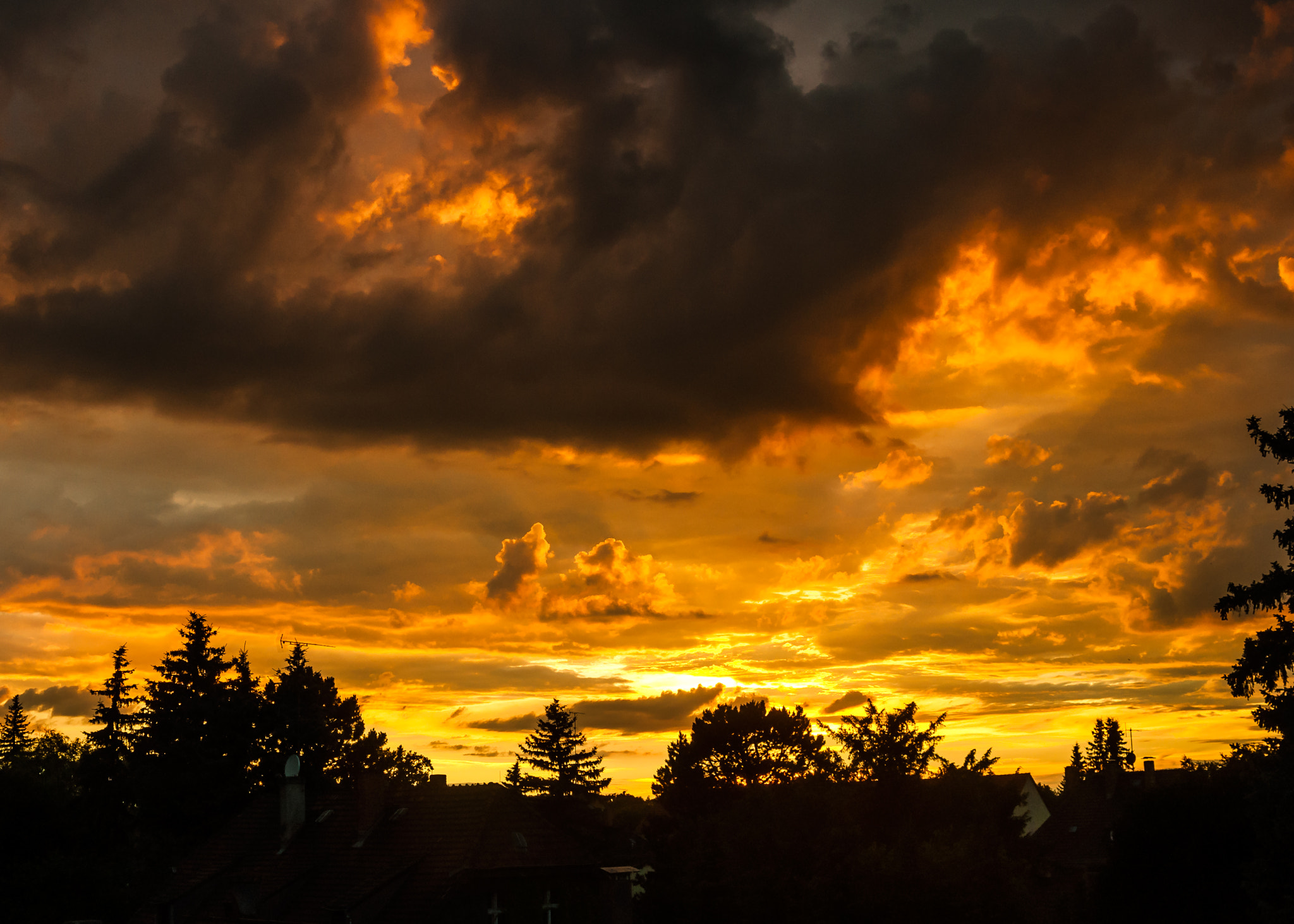 AF Zoom-Nikkor 28-80mm f/3.5-5.6D sample photo. Dramatic sky photography