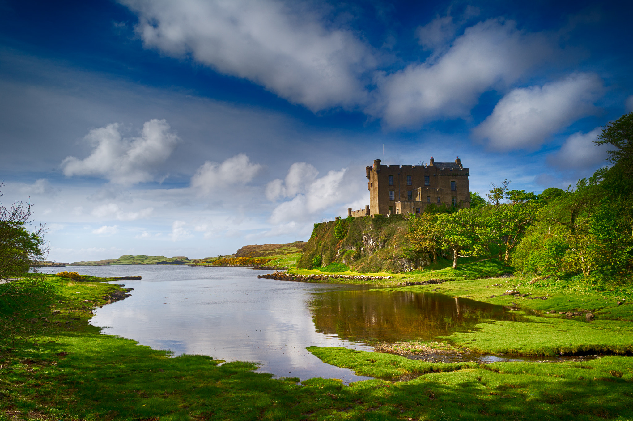 Nikon D3S + Nikon AF Nikkor 24mm F2.8D sample photo. Dunvegan castle photography