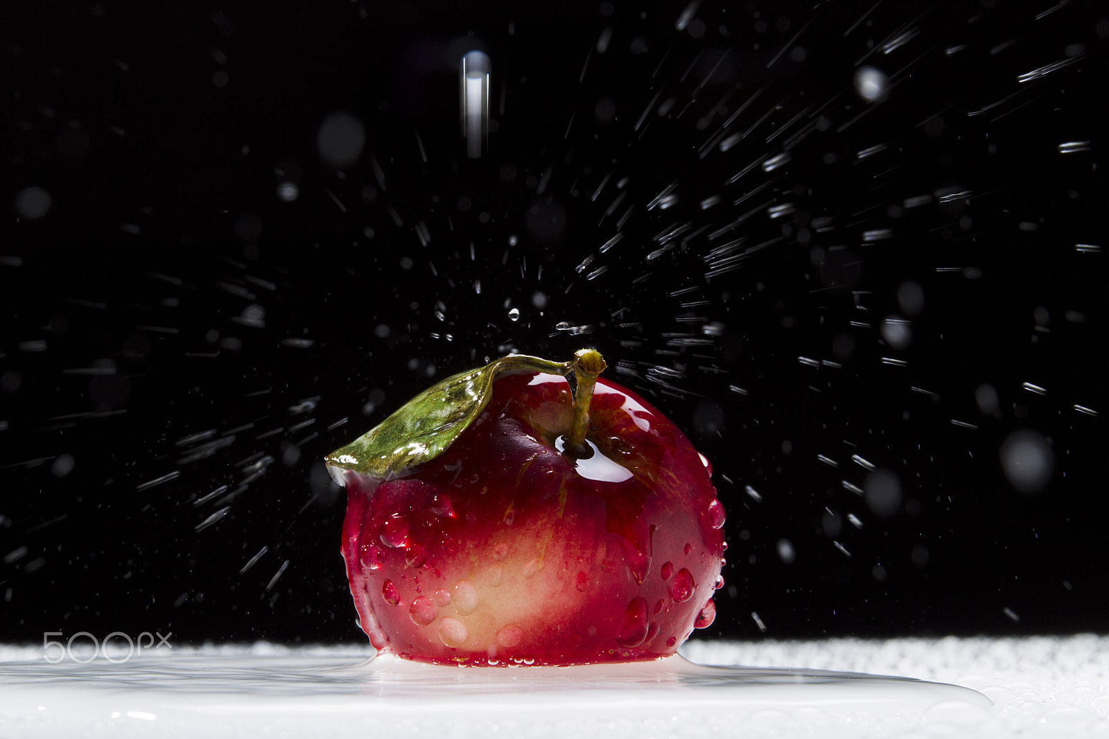 Canon EOS-1D Mark IV sample photo. Red apple photography