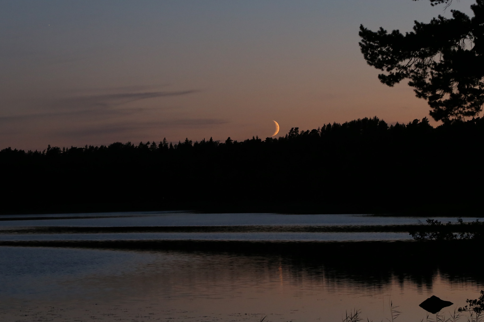 Canon EF 70-200mm F4L USM sample photo. Moon over water photography