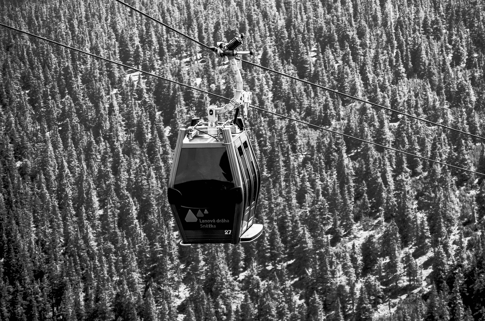 Sigma 28-300mm F3.5-6.3 DG Macro sample photo. Cable car photography