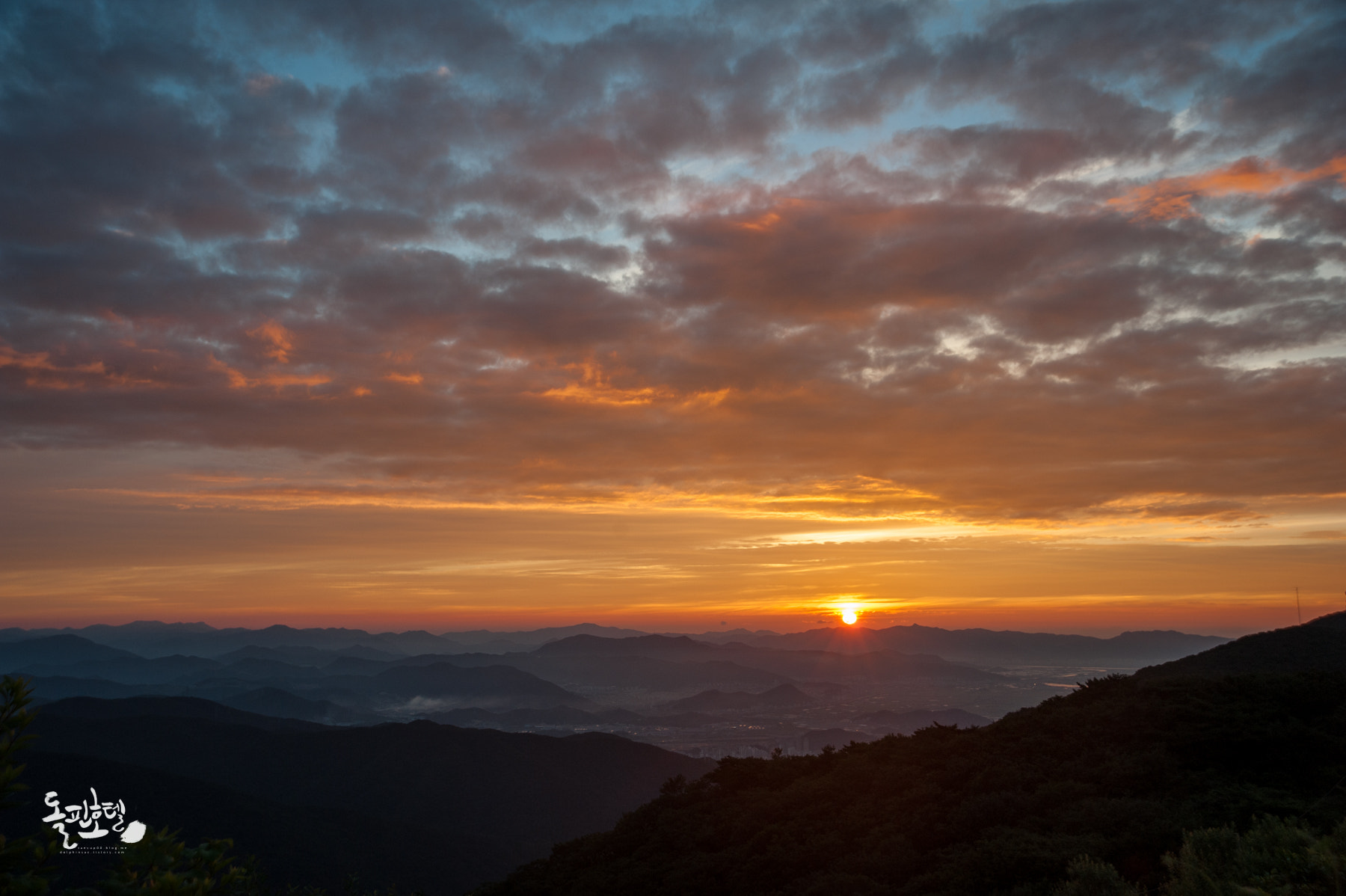 AF Zoom-Nikkor 24-120mm f/3.5-5.6D IF sample photo. Sunrise of city photography