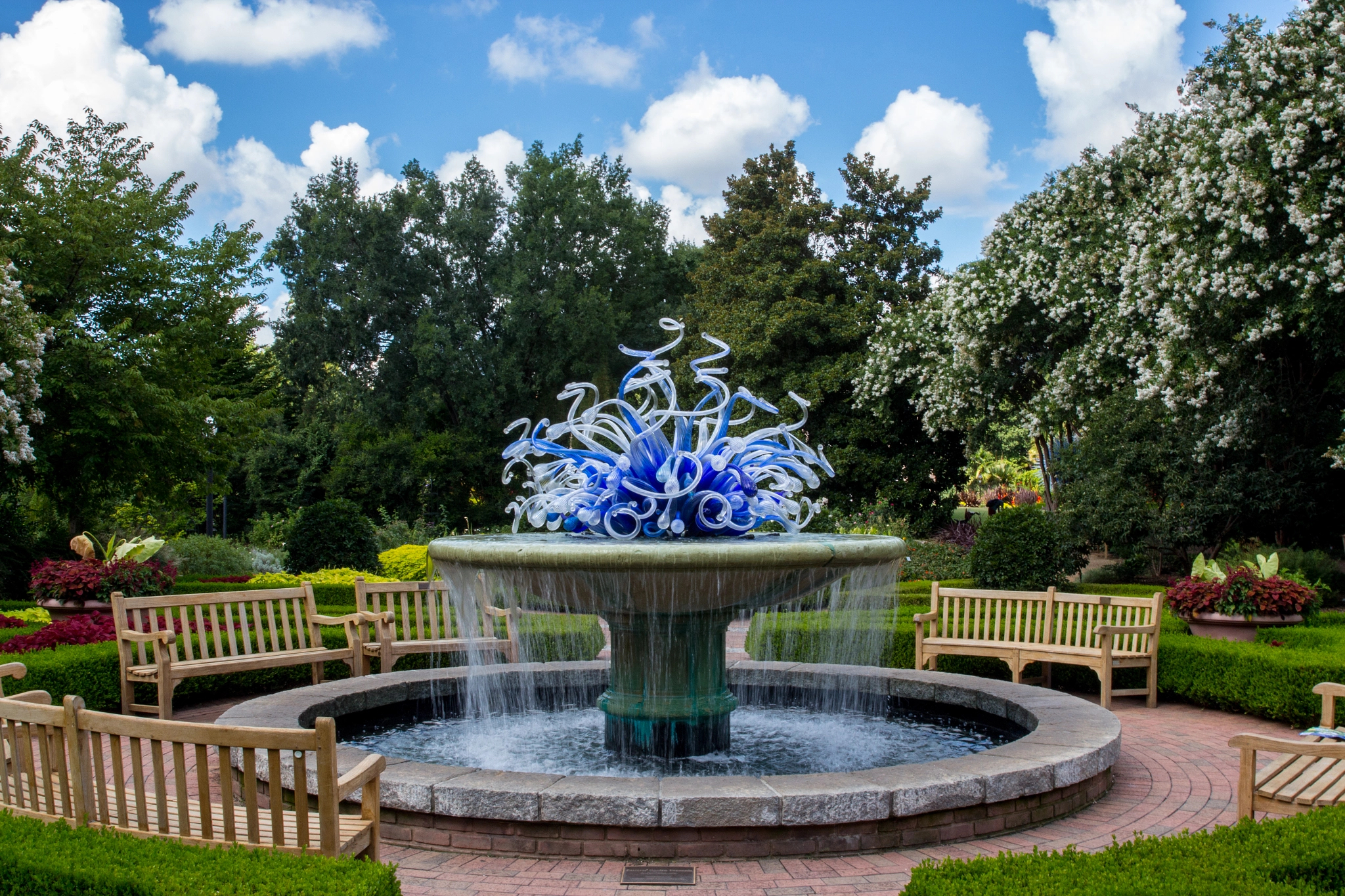 Canon EOS 650D (EOS Rebel T4i / EOS Kiss X6i) sample photo. Chihuly and the fountain photography