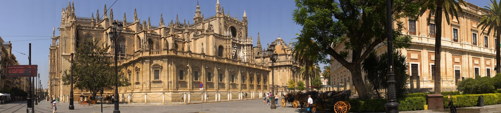 Sony DT 16-105mm F3.5-5.6 sample photo.  cathedral seville spain photography