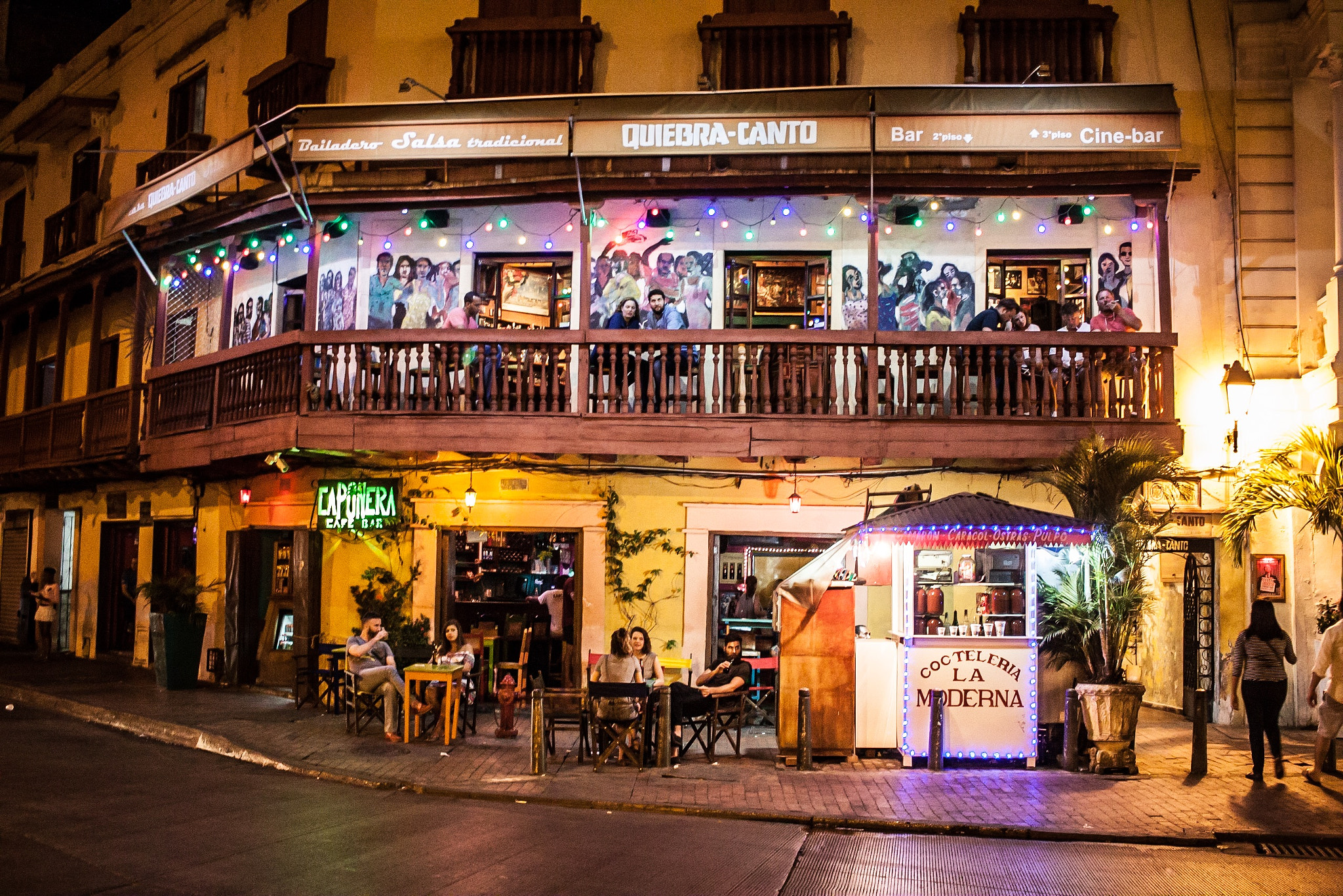Canon EF-S 24mm F2.8 STM sample photo. Cartagena de noche photography