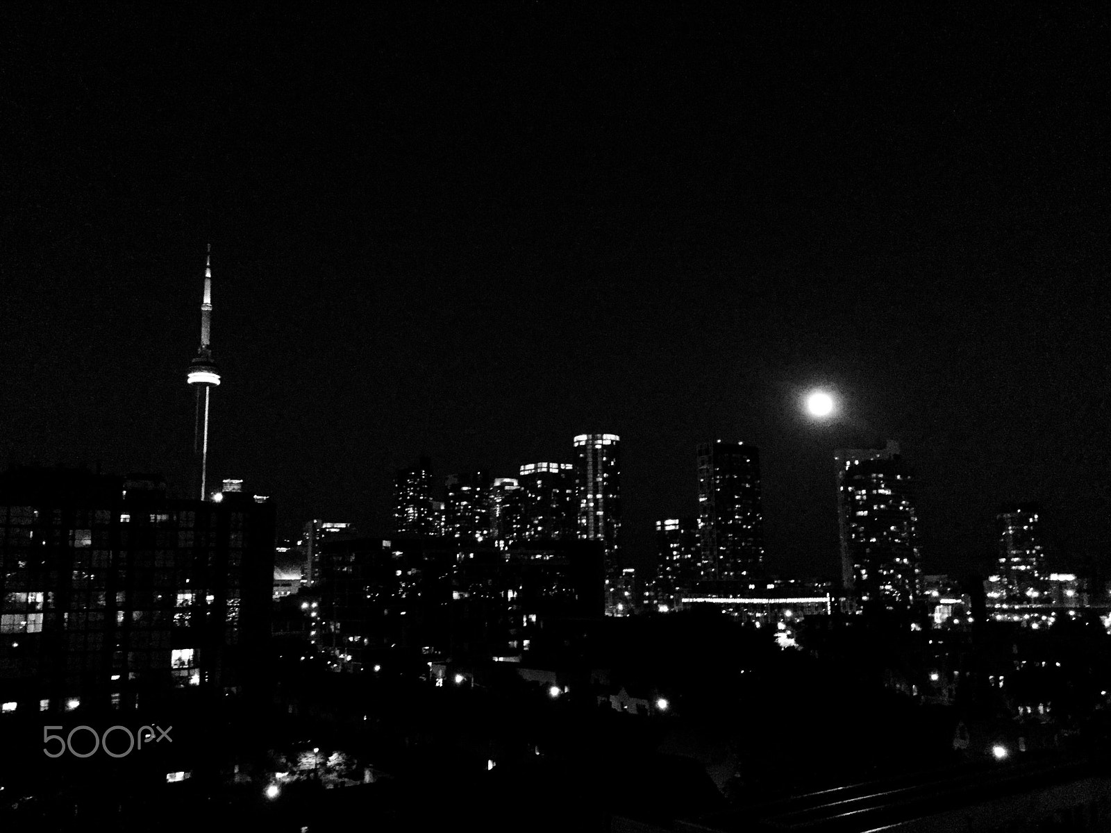 iPad mini 4 back camera 3.3mm f/2.4 sample photo. Towering moon photography