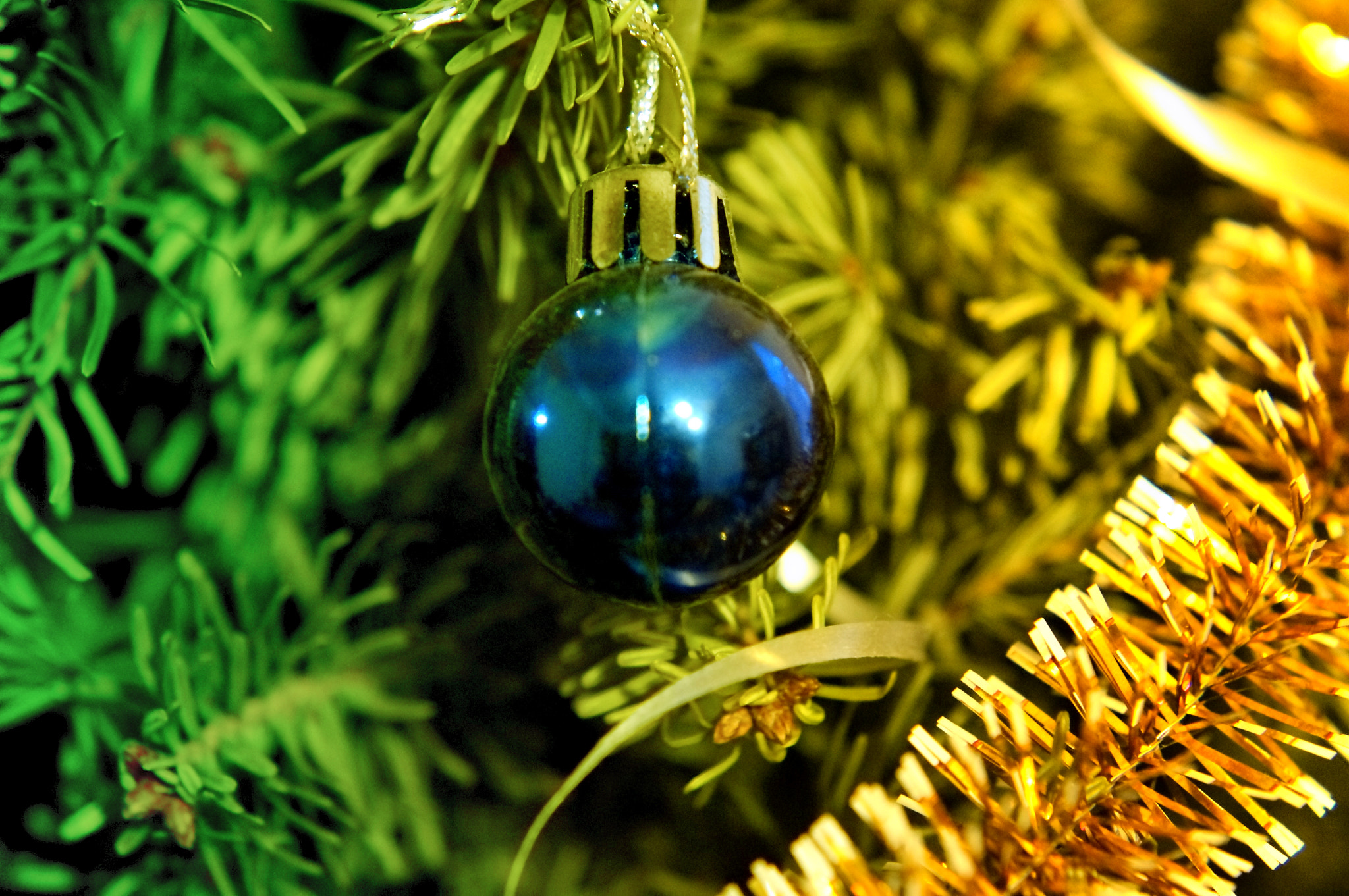 Sony SLT-A57 + Sony DT 50mm F1.8 SAM sample photo. Christmas tree decoration photography
