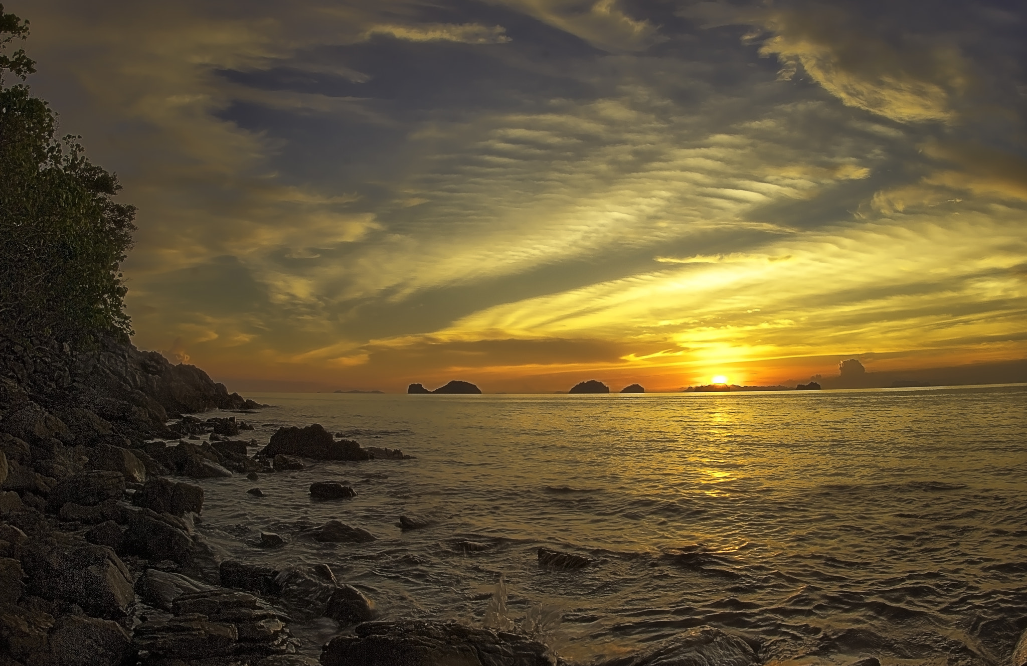 Nikon D200 + Nikon AF Fisheye-Nikkor 16mm F2.8D sample photo. Phangka sunset photography