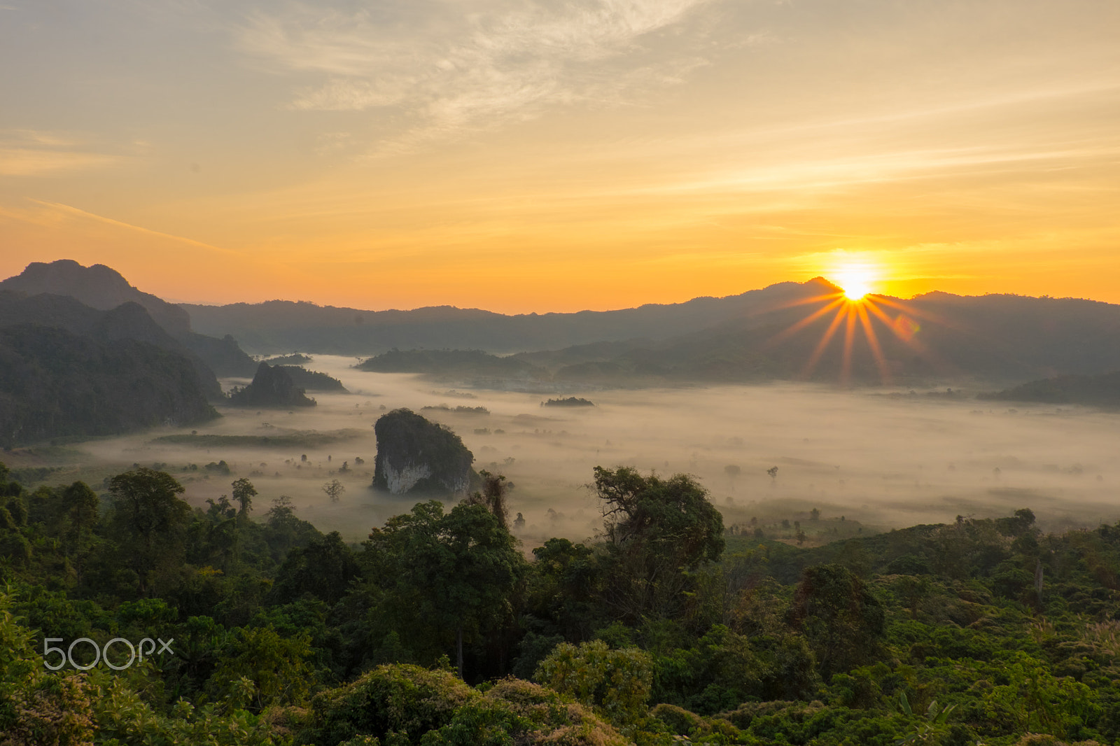 Fujifilm X-E2 + Fujifilm XF 18-135mm F3.5-5.6 R LM OIS WR sample photo. Phulangka mountain with myst at phu langka nationa photography
