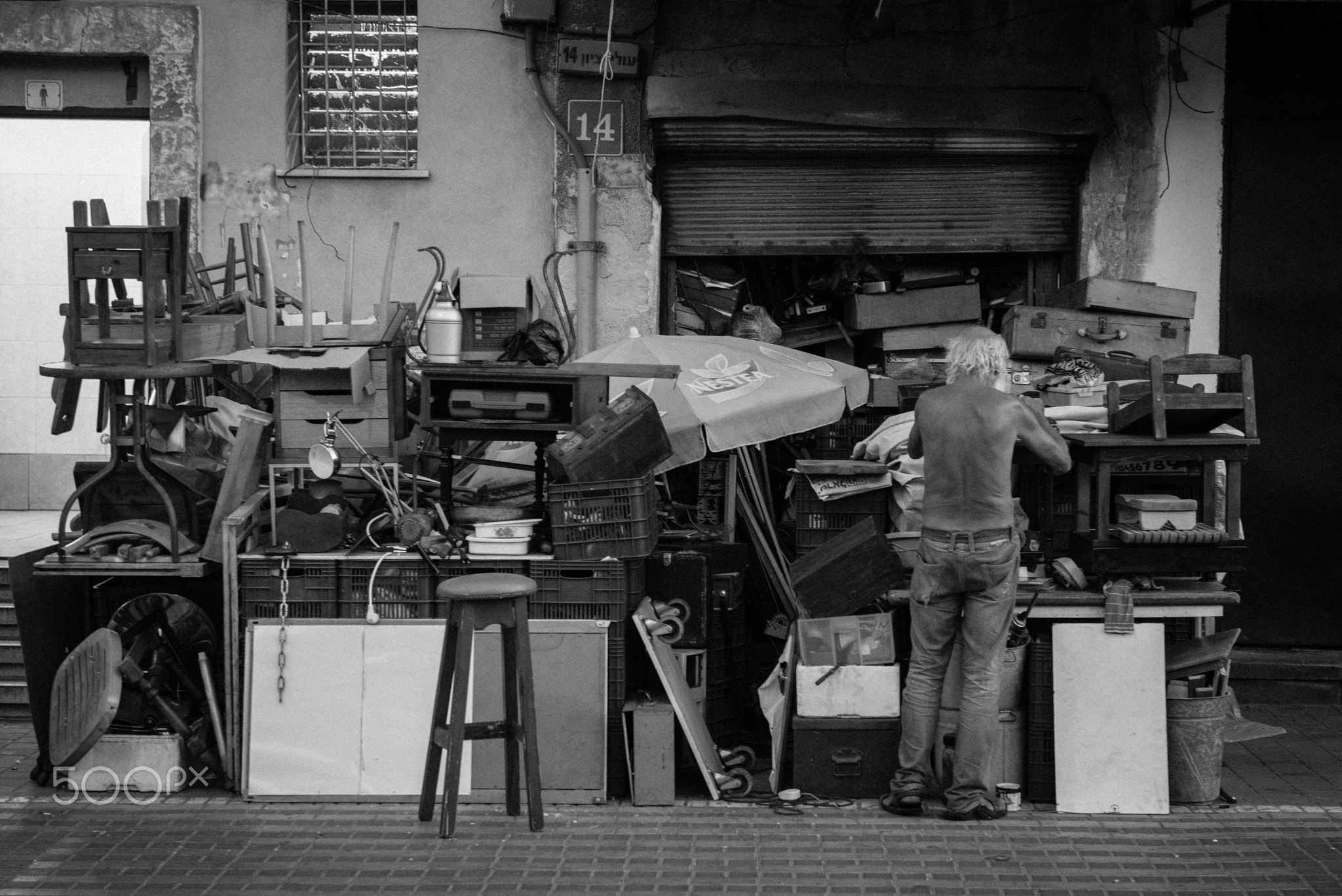 Old man in Tel-Aviv market