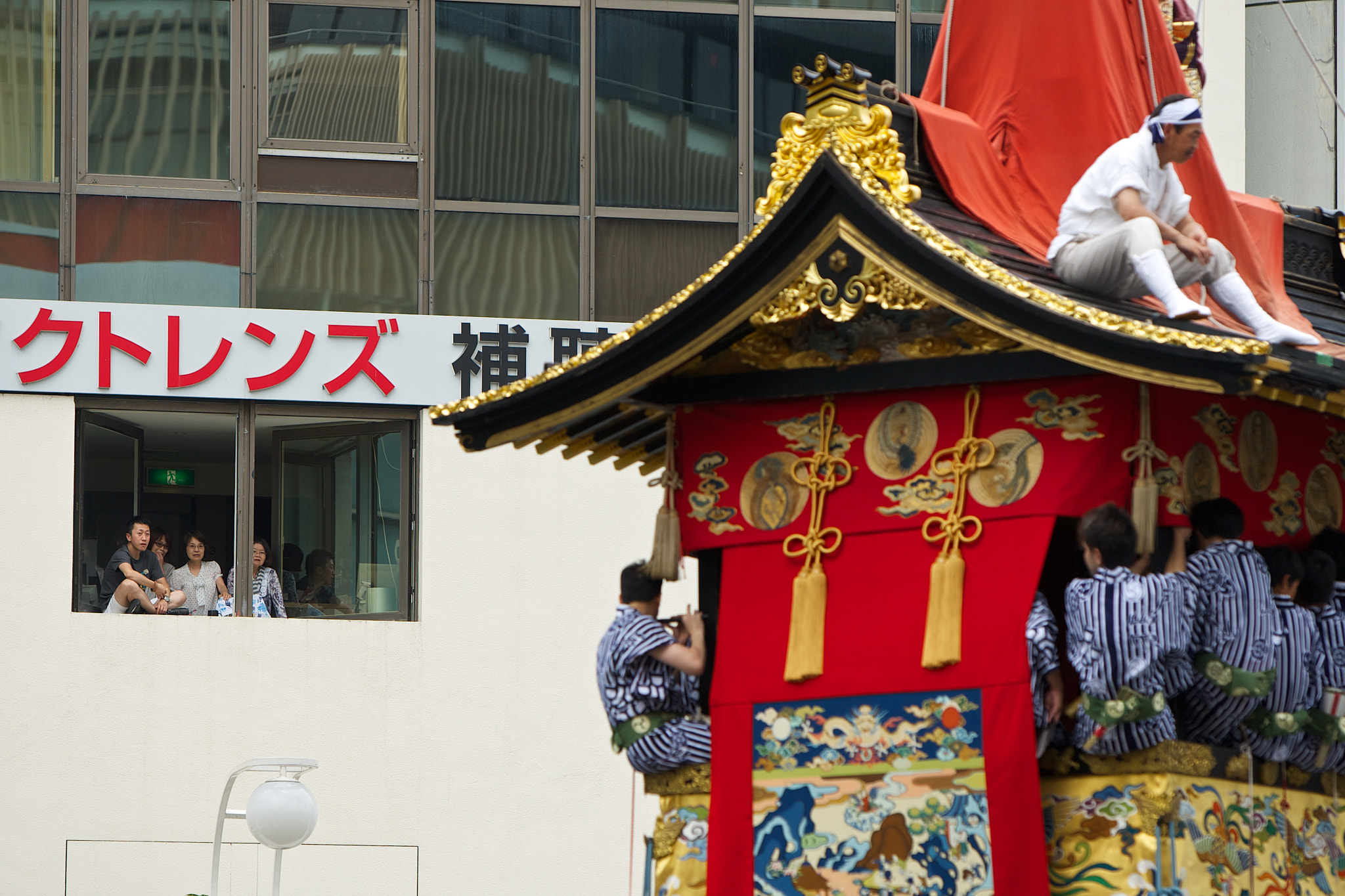 Canon EOS-1D Mark III sample photo. Say hello from 3rd floor - gion festival photography