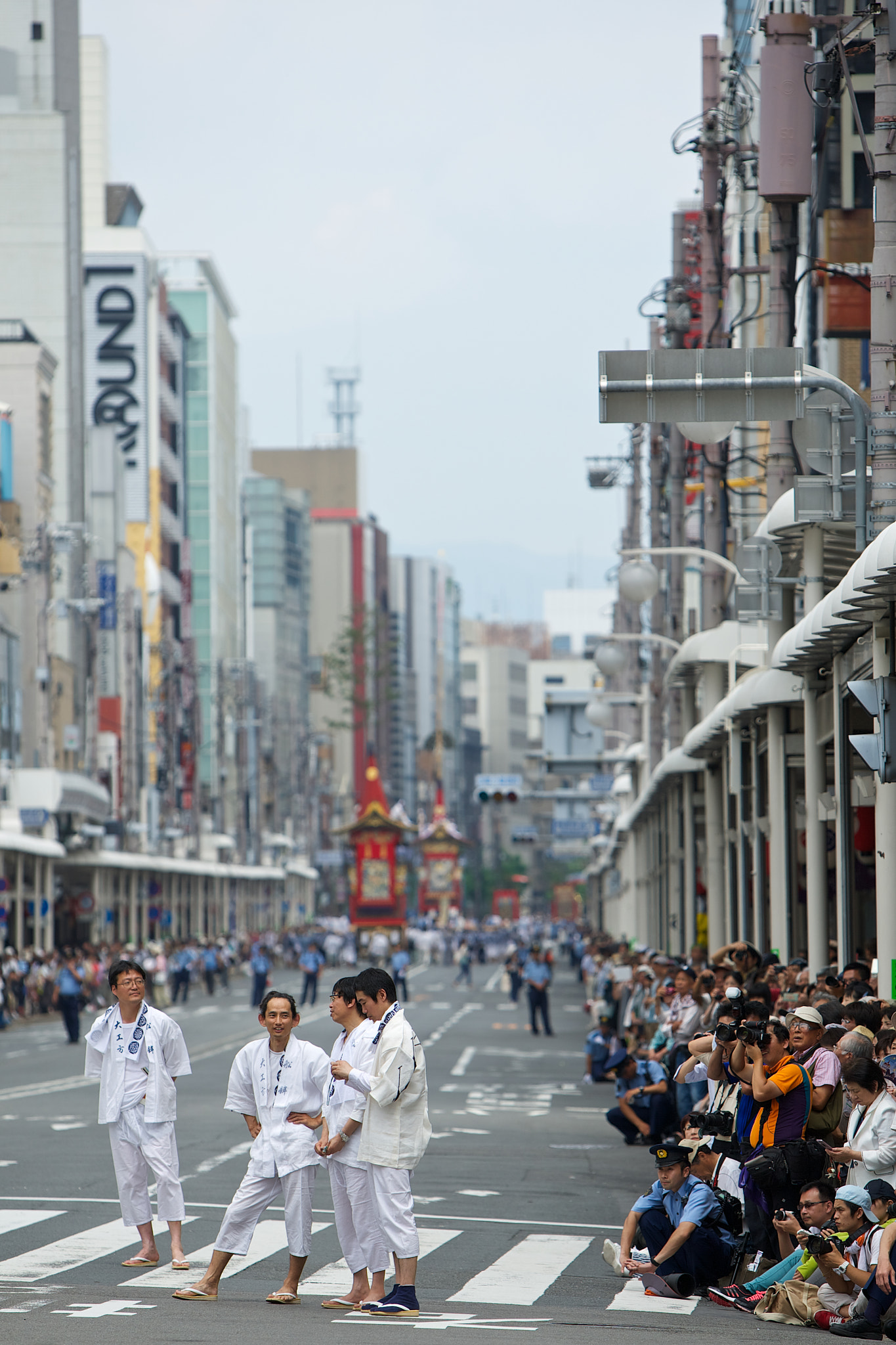 Canon EOS-1D Mark III sample photo. Raw street scene at gion festival photography
