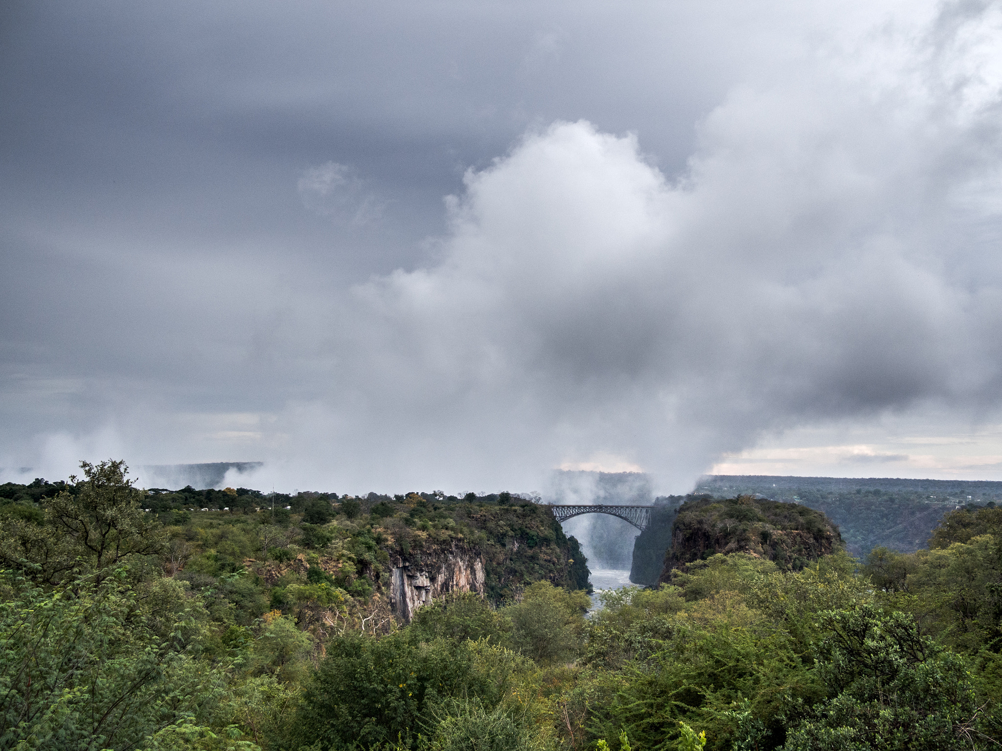 Olympus OM-D E-M10 + LUMIX G 20/F1.7 II sample photo. Victoria falls photography