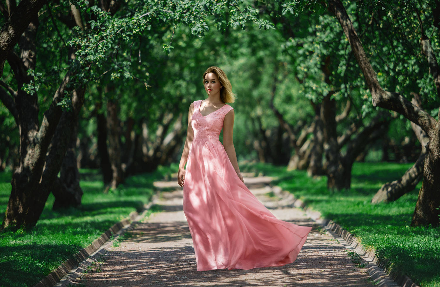Canon EF 80-200mm f/2.8L sample photo. Princess in the endless garden 2 photography