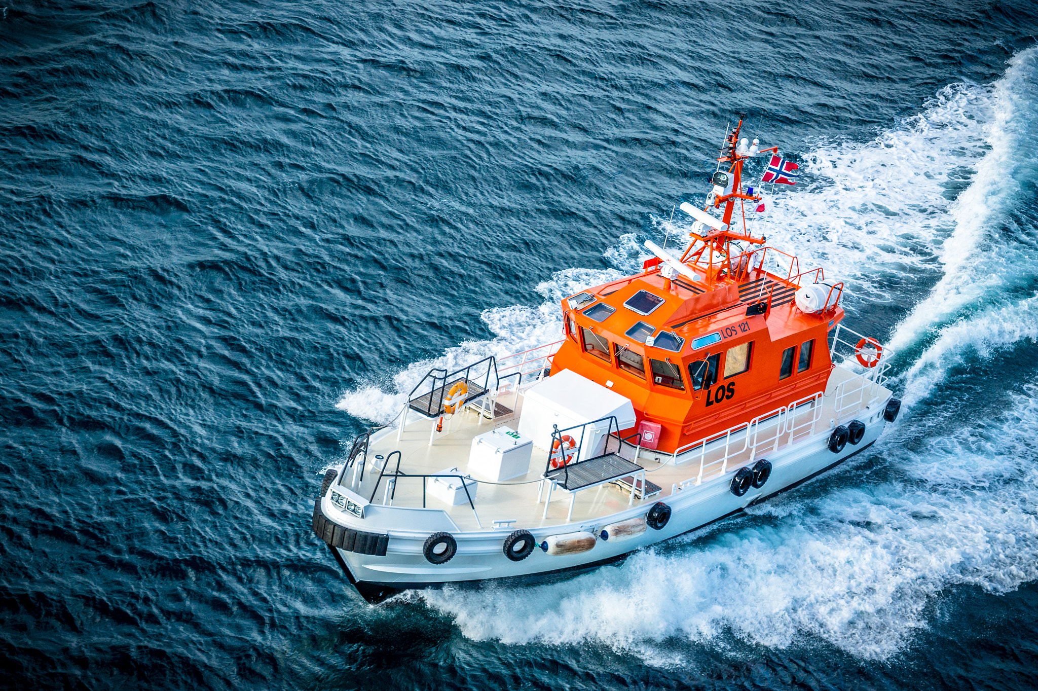 Sony Alpha DSLR-A550 + 24-70mm F2.8 sample photo. Pilot boat photography