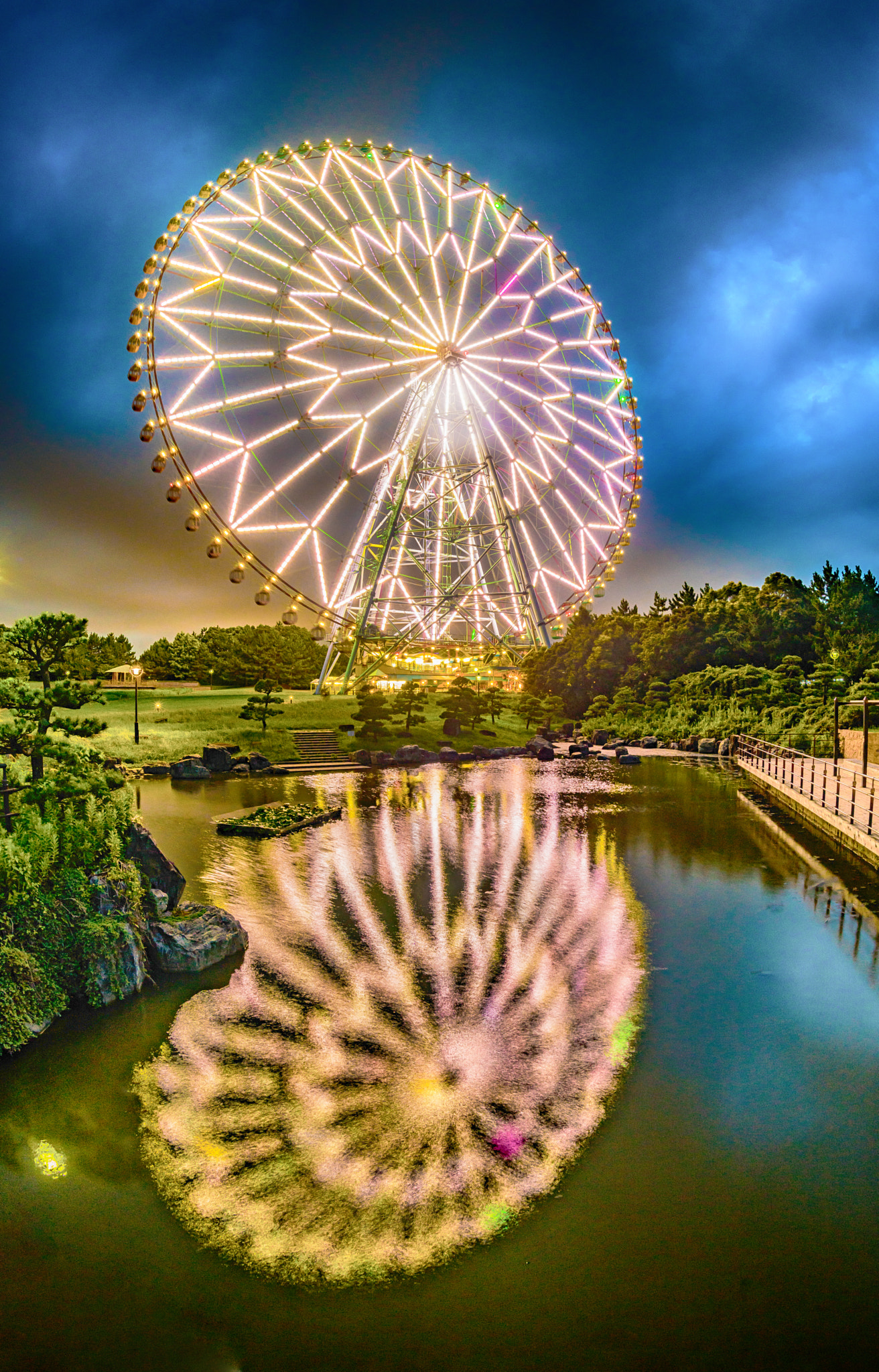 Sony a7R II + Sony 16mm F2.8 Fisheye sample photo. Reflection of no.1 ferris wheel in japan photography